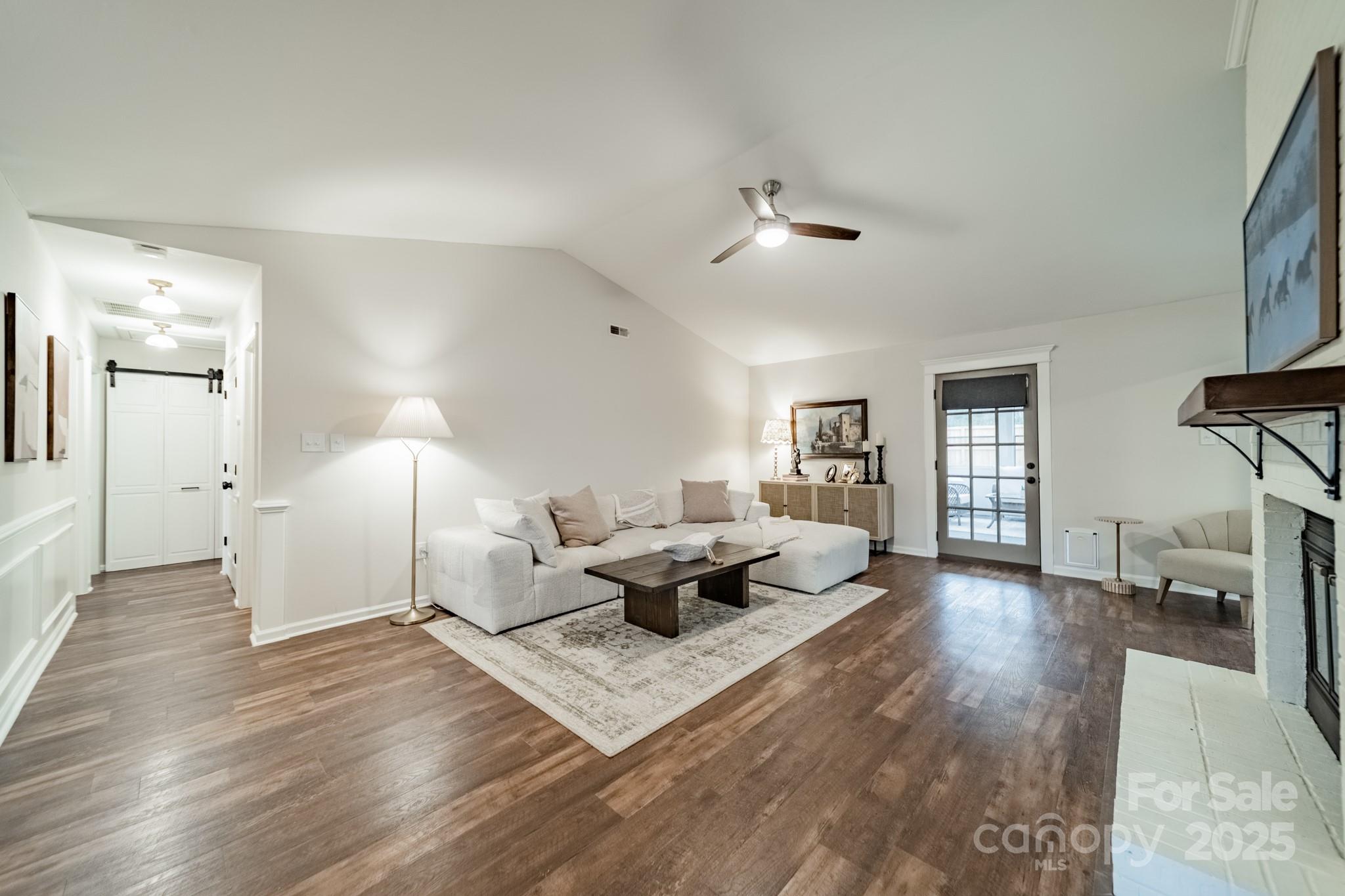 1245 Berryhill Lane