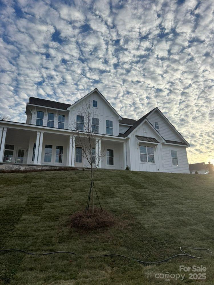 608 Waterton Trail
