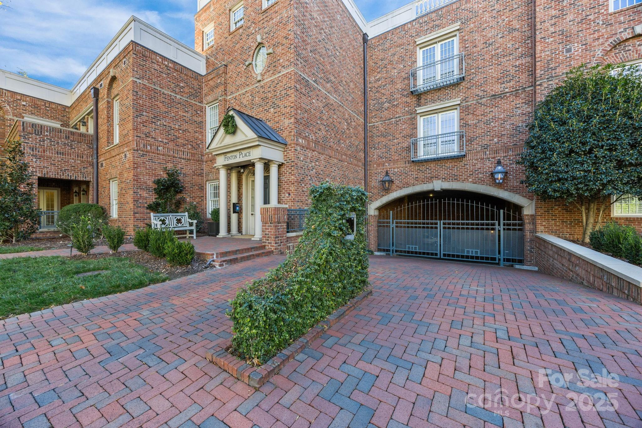 477 Fenton Place