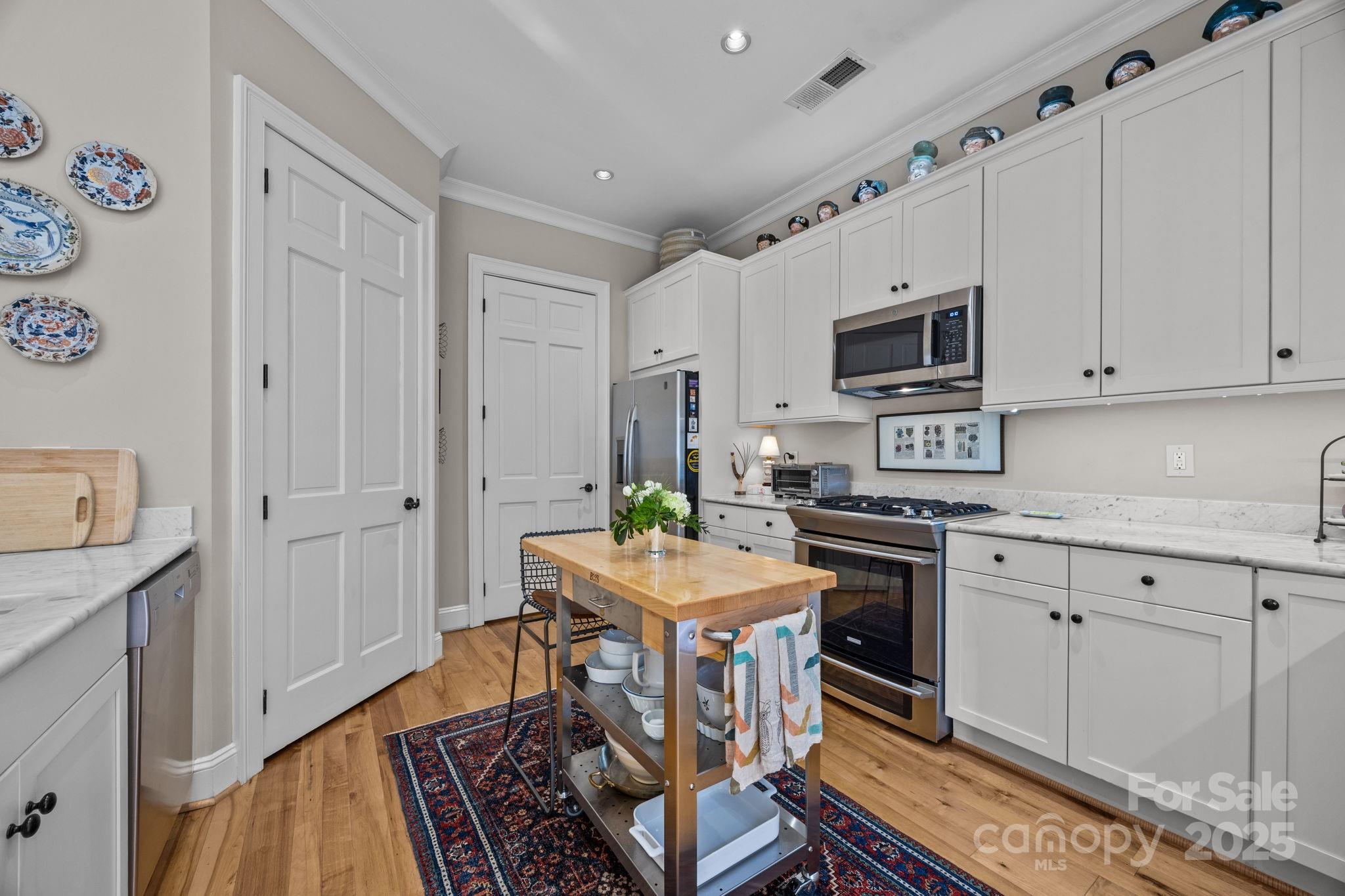 477 Fenton Place