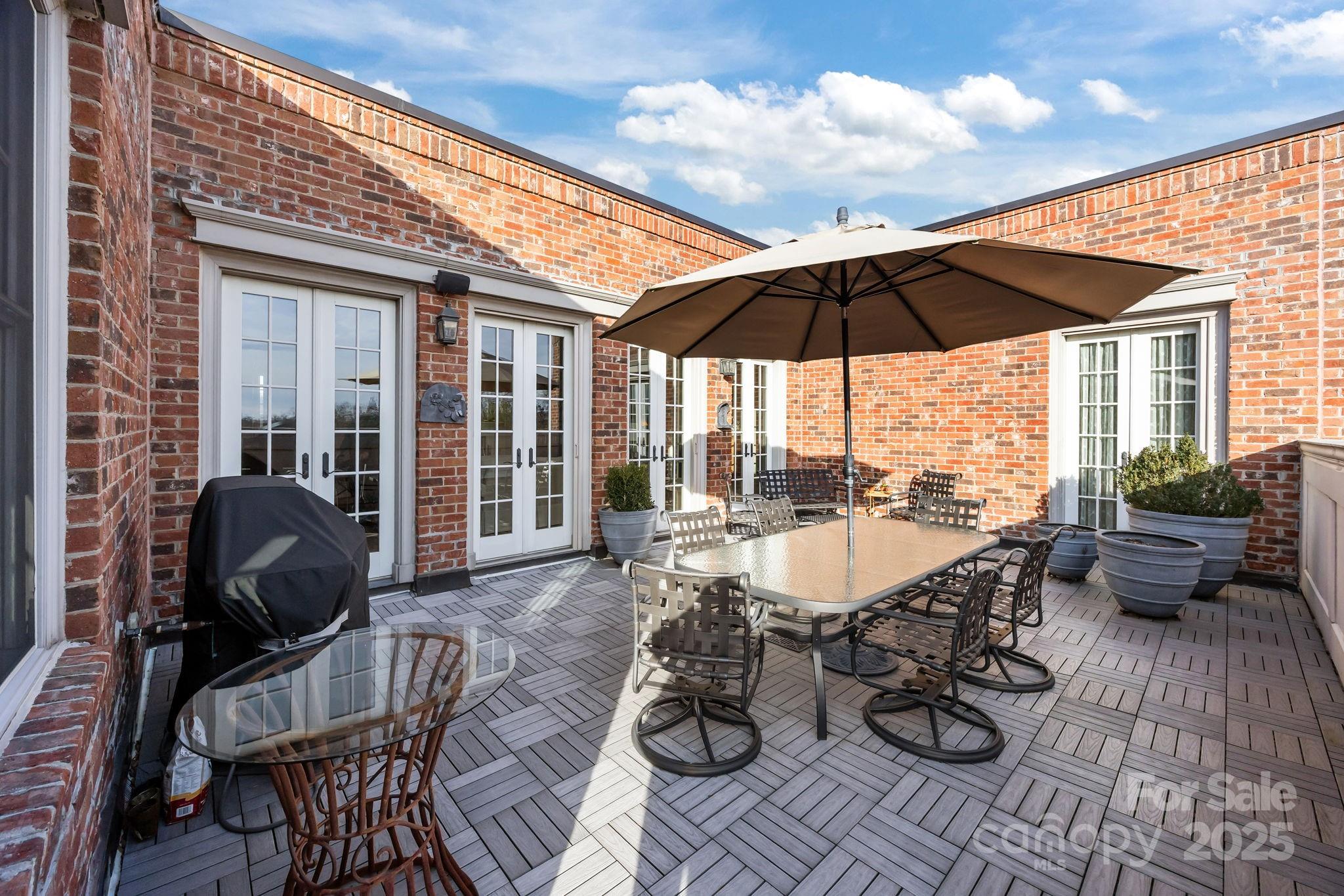 477 Fenton Place
