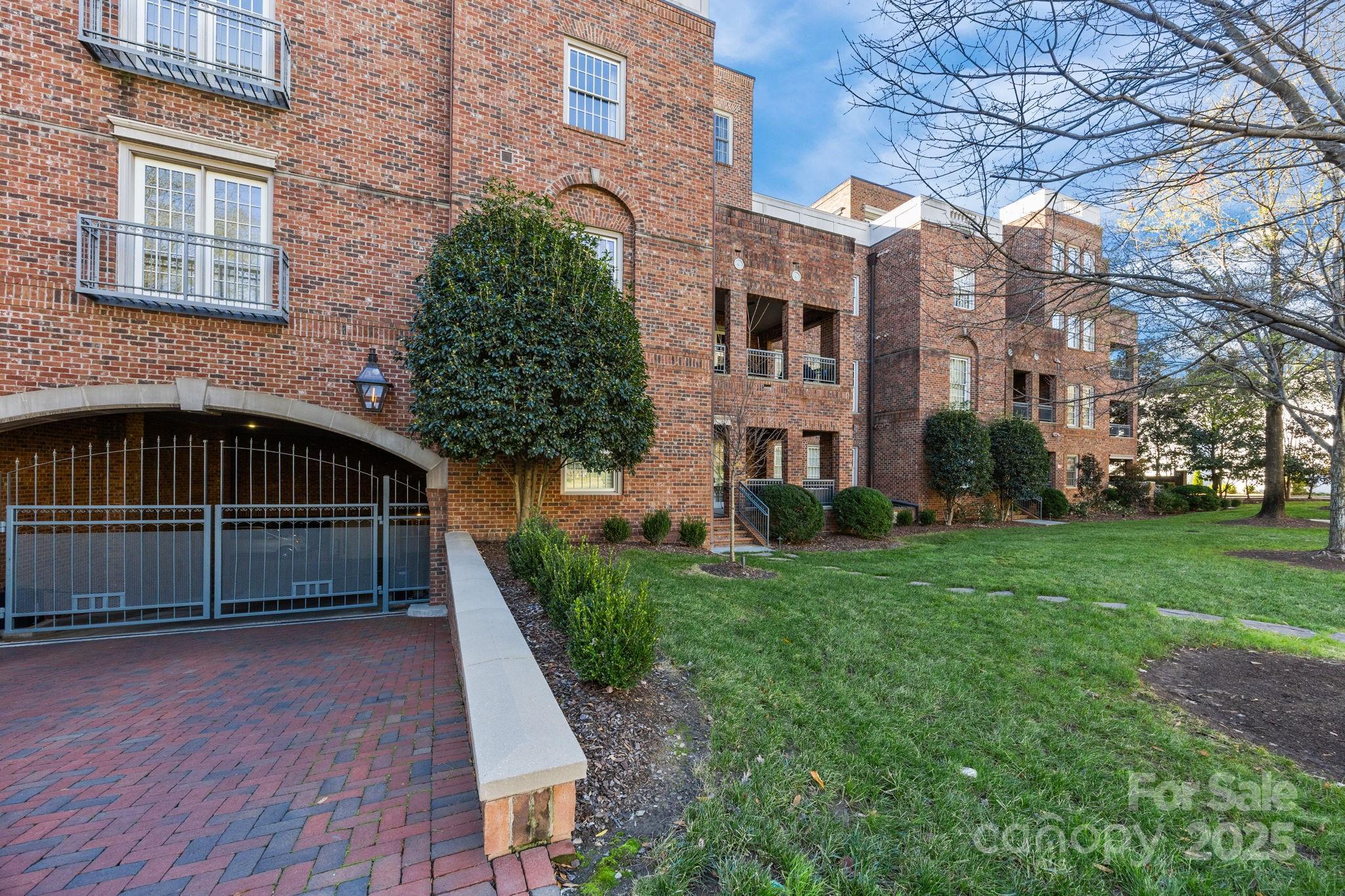 477 Fenton Place