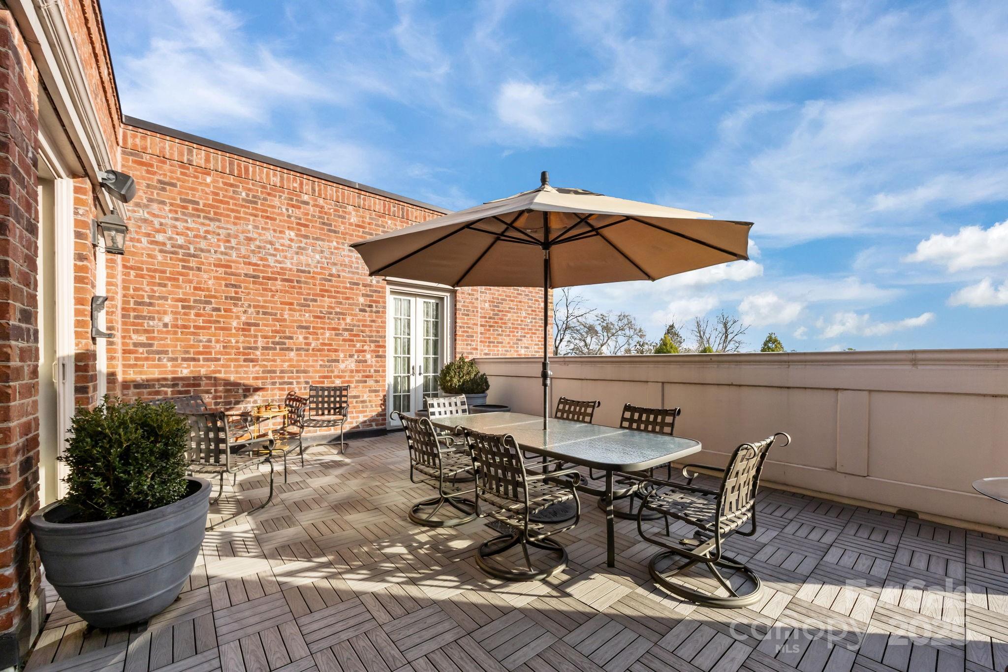 477 Fenton Place
