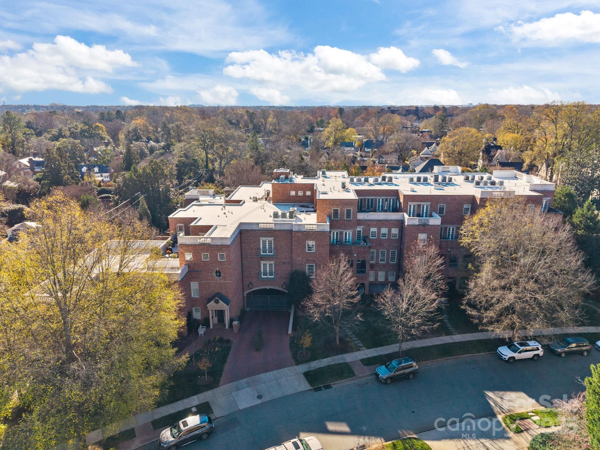 477 Fenton Place