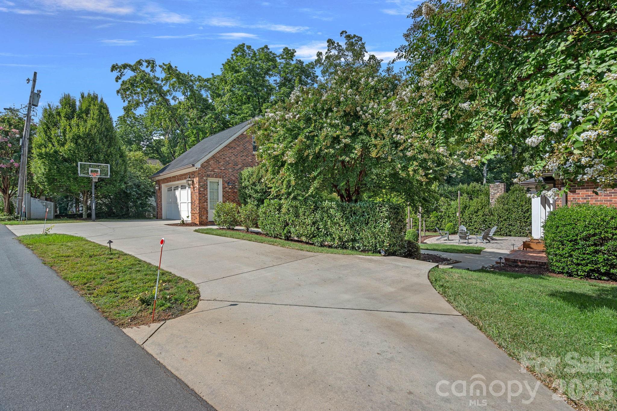 532 Ashworth Road