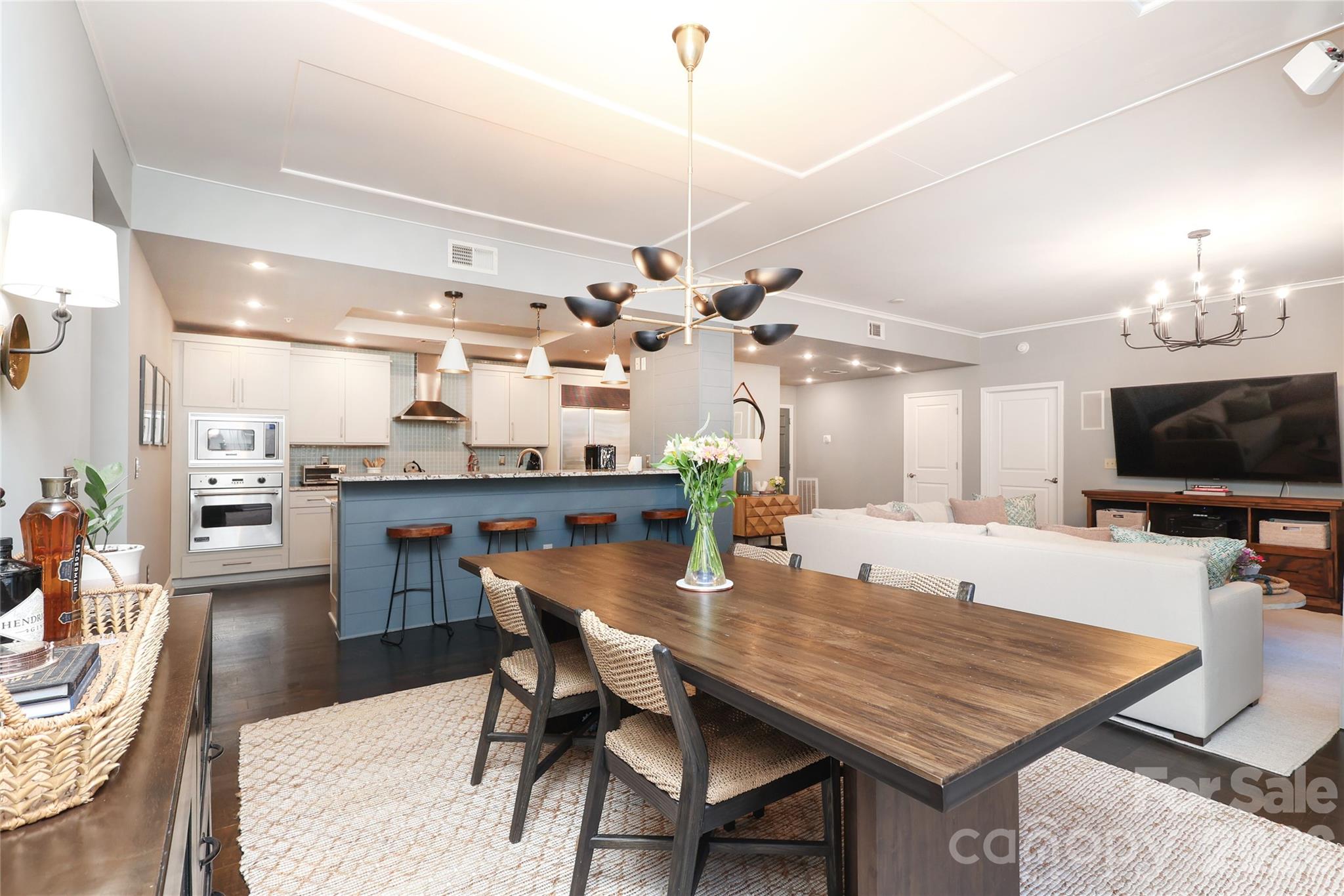 300 W 5th Street Unit: 222
