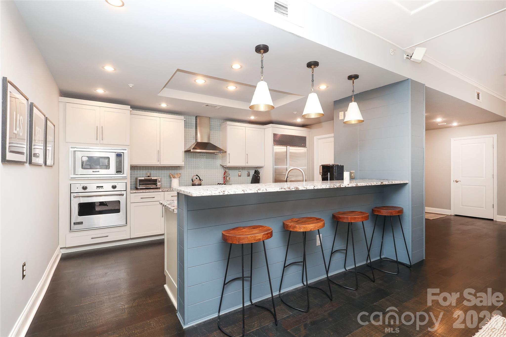 300 W 5th Street Unit: 222