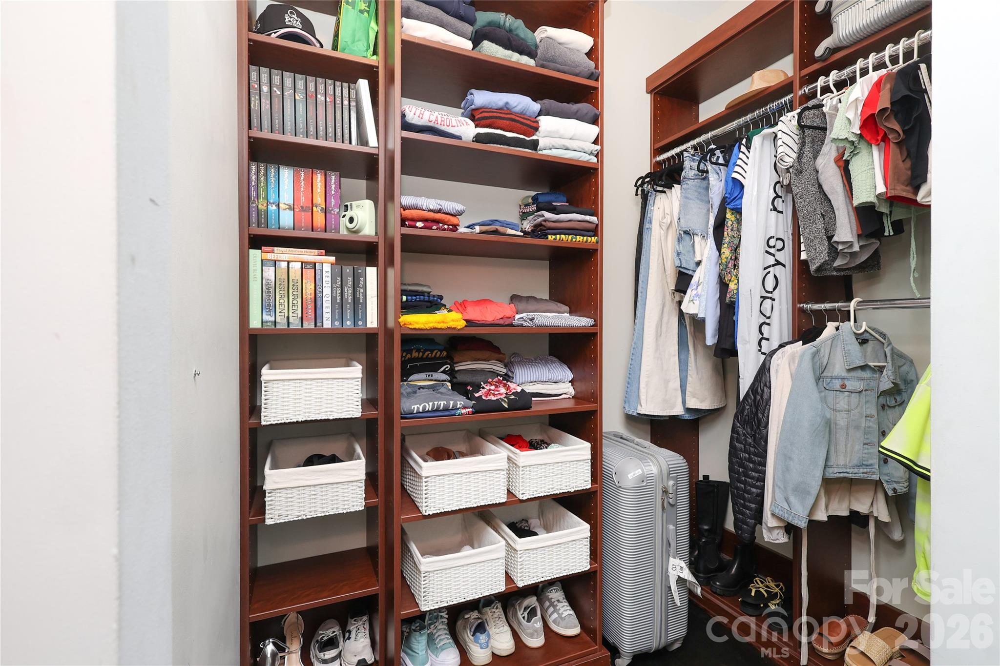 300 W 5th Street Unit: 222