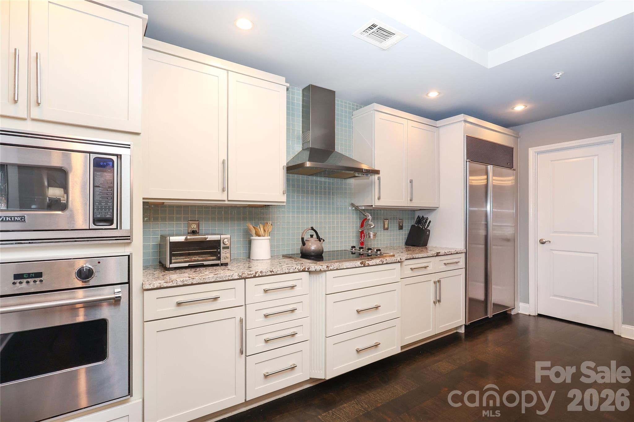 300 W 5th Street Unit: 222