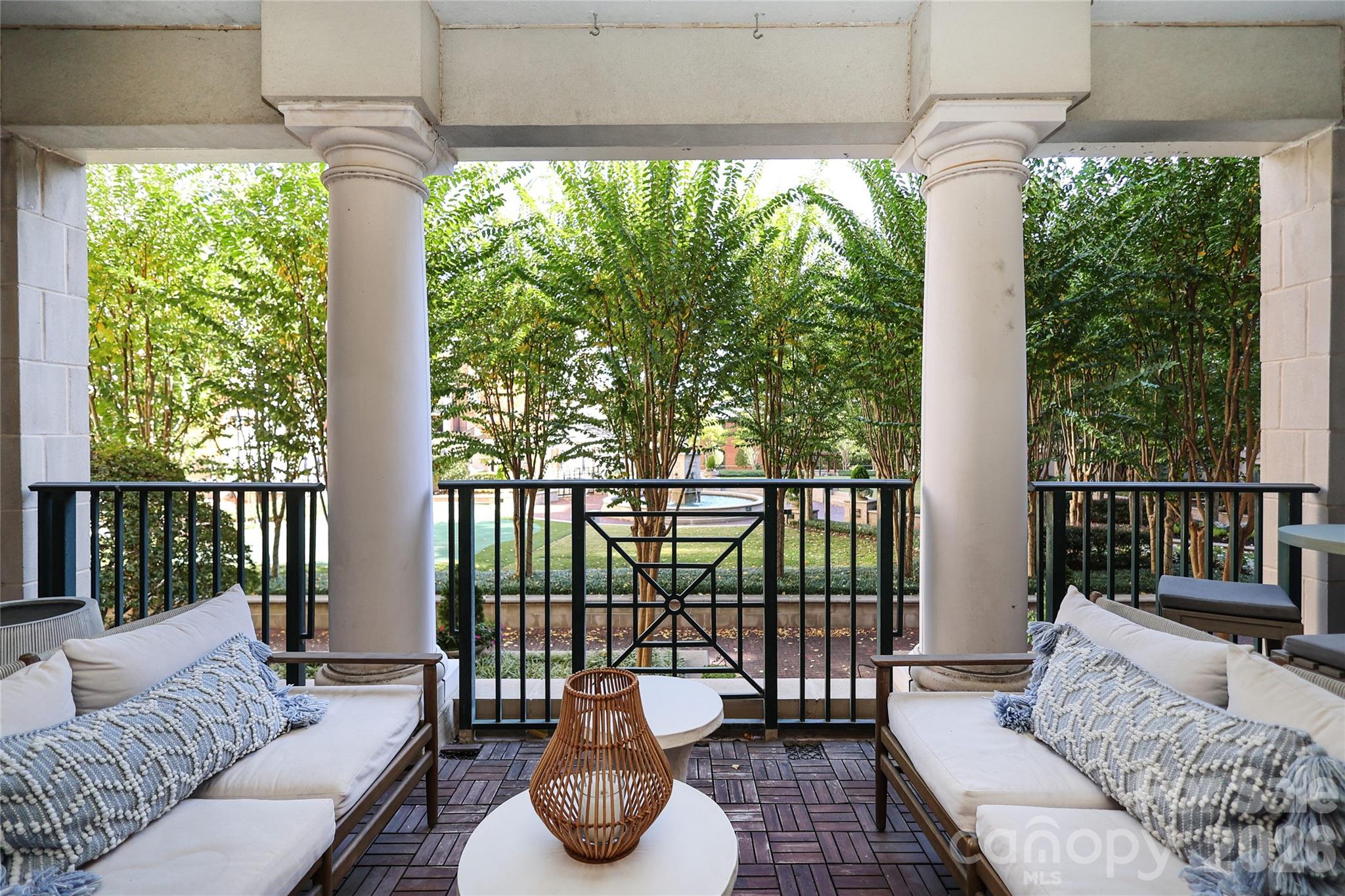300 W 5th Street Unit: 222