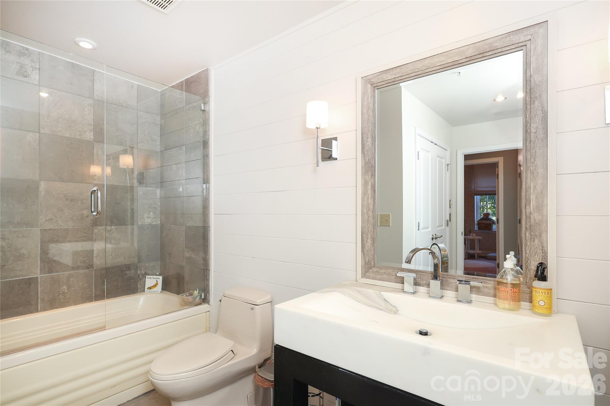 300 W 5th Street Unit: 222