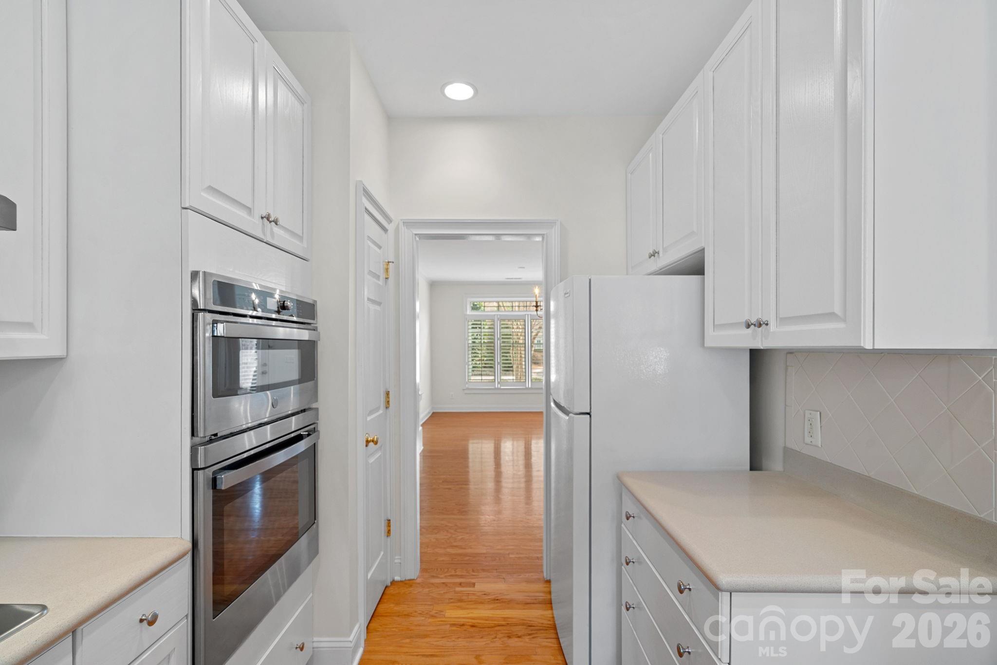 221 Sloane Square Way