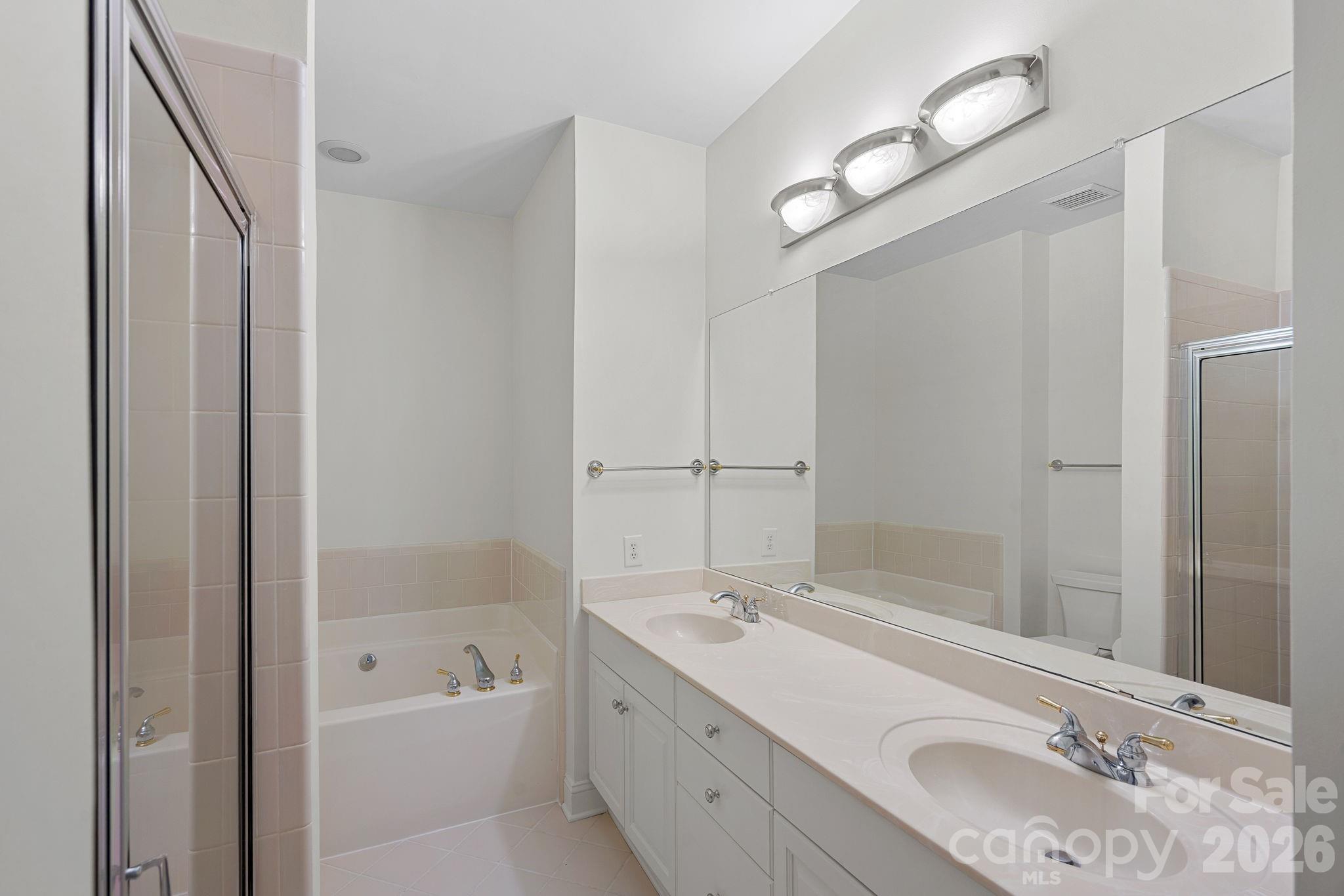 221 Sloane Square Way
