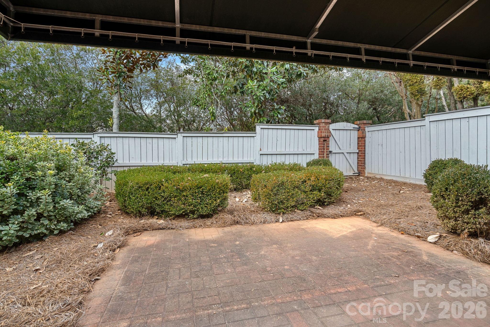 221 Sloane Square Way
