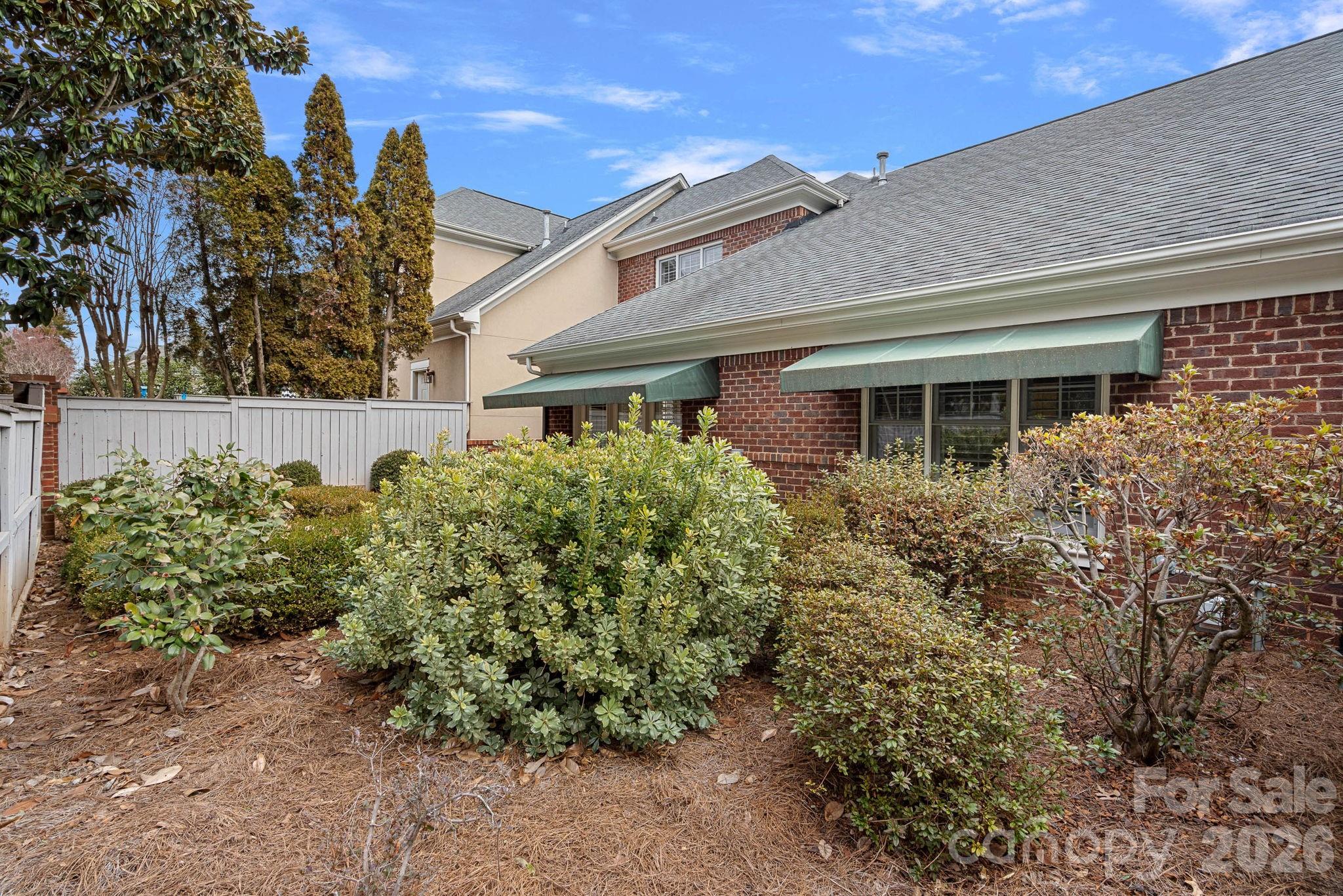 221 Sloane Square Way