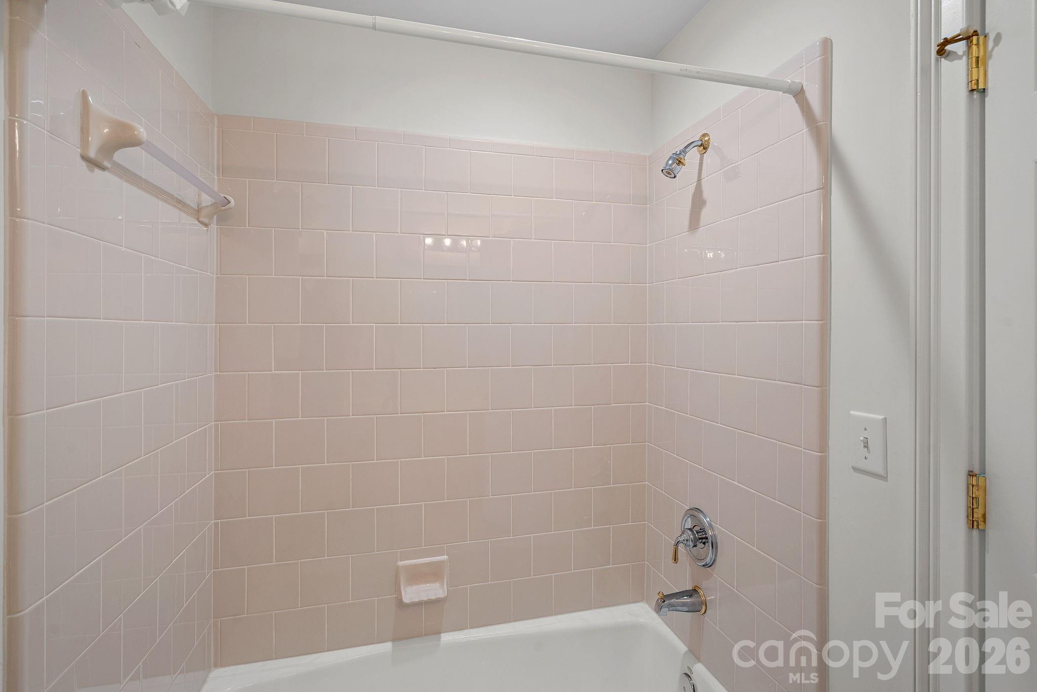 221 Sloane Square Way
