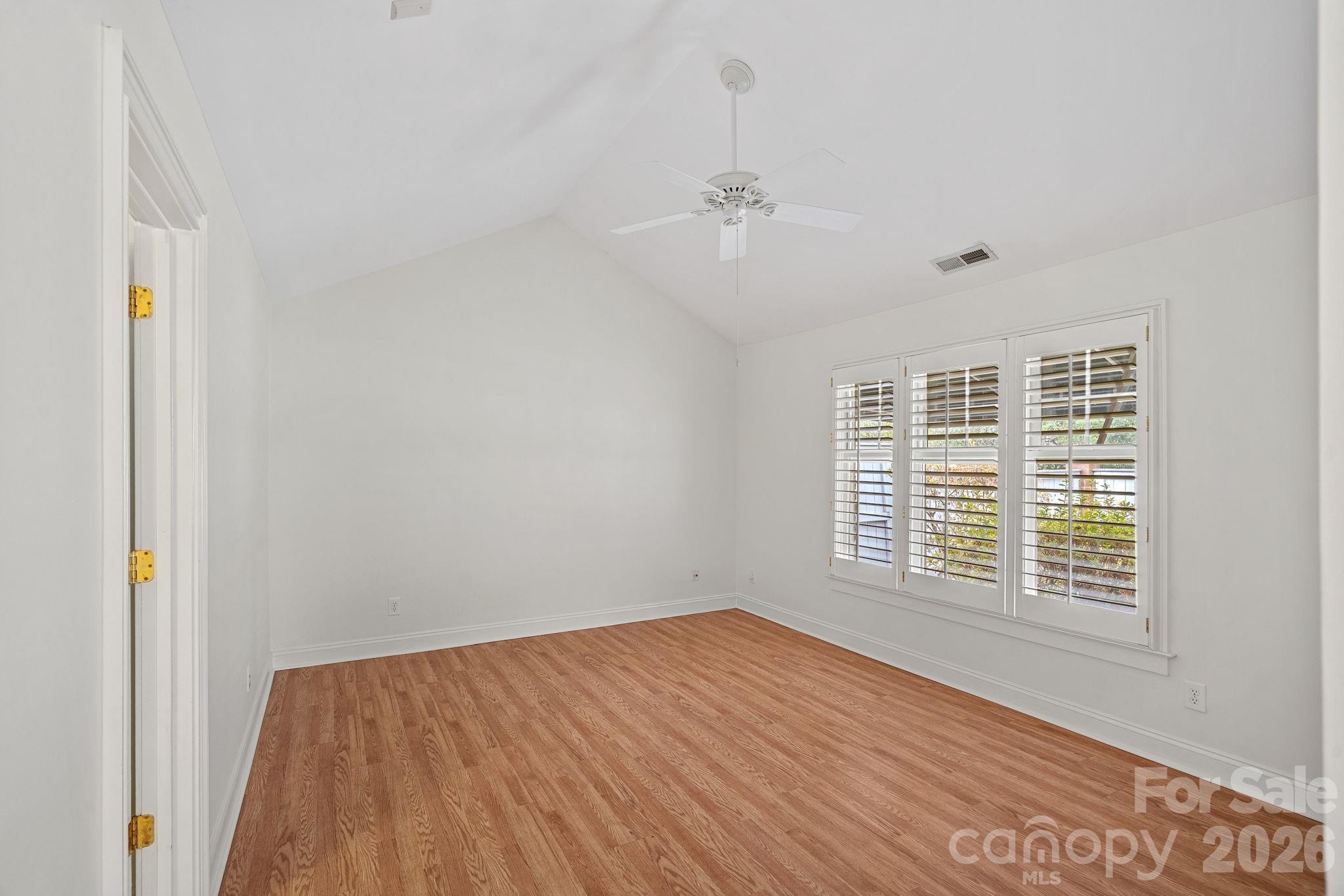 221 Sloane Square Way