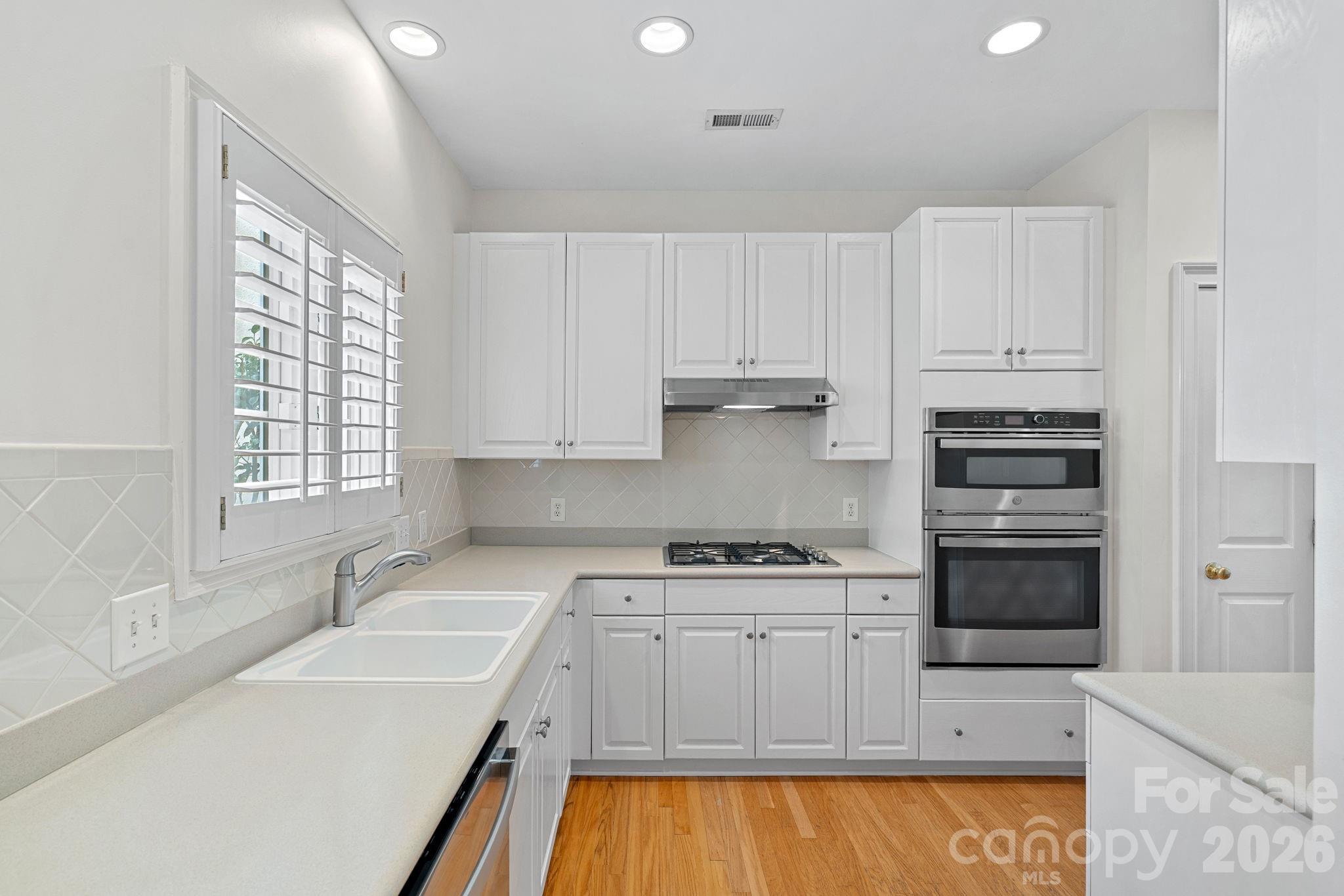 221 Sloane Square Way