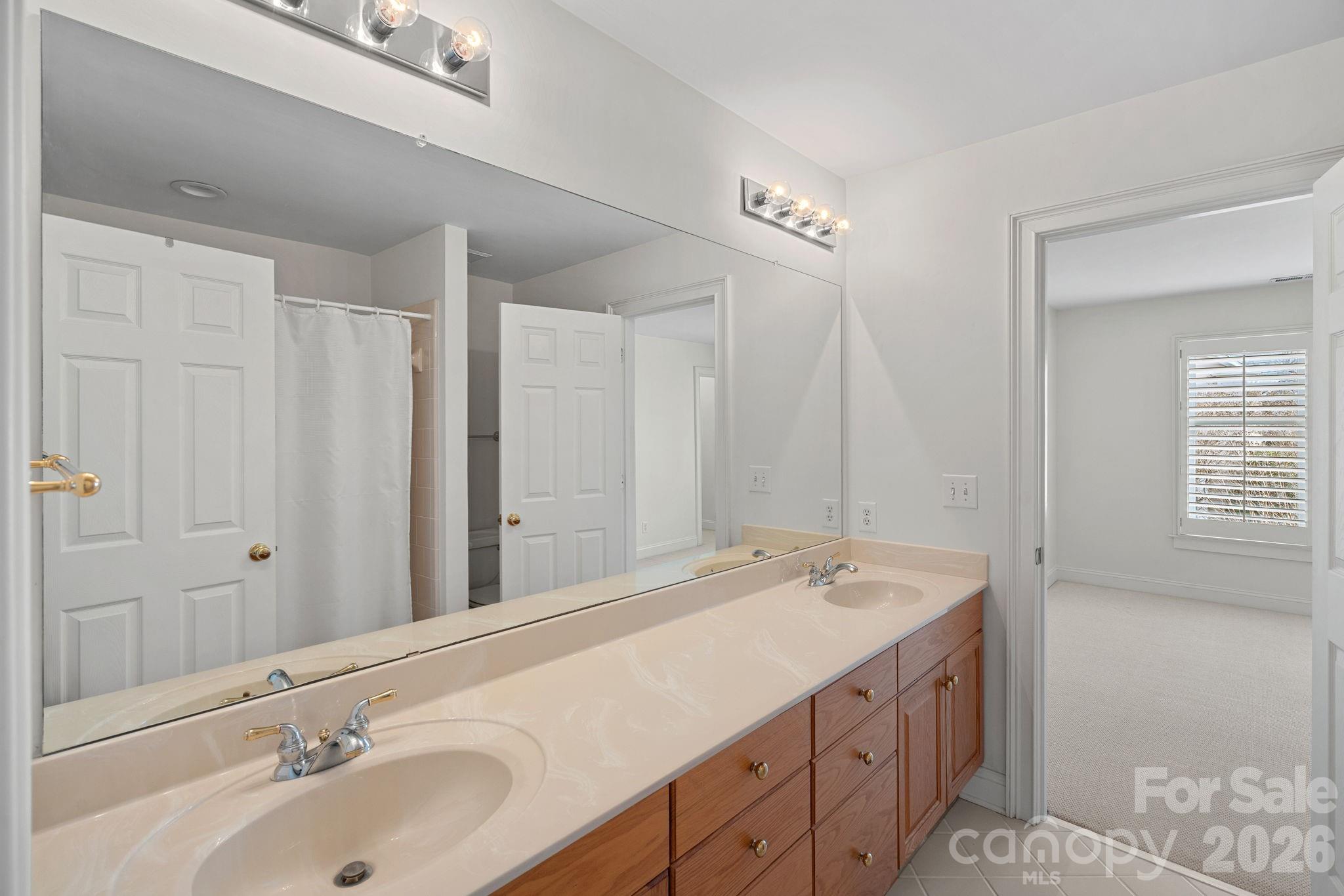 221 Sloane Square Way