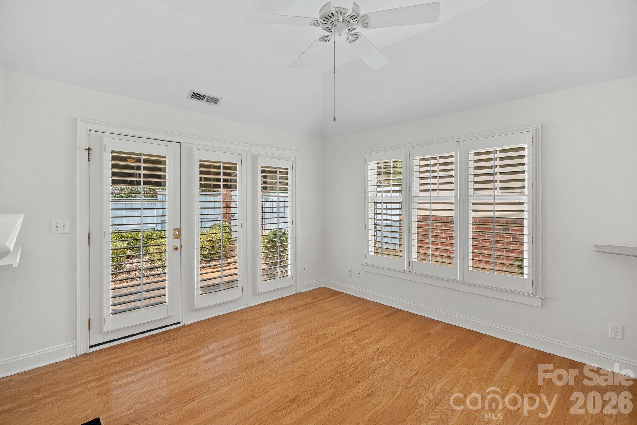 221 Sloane Square Way
