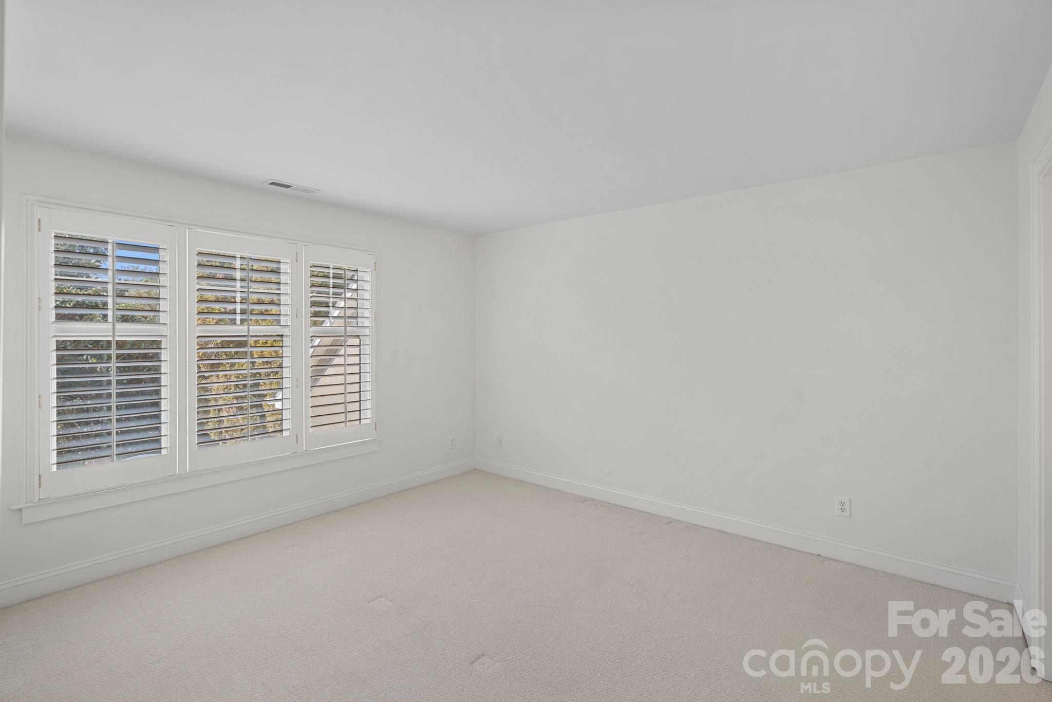 221 Sloane Square Way