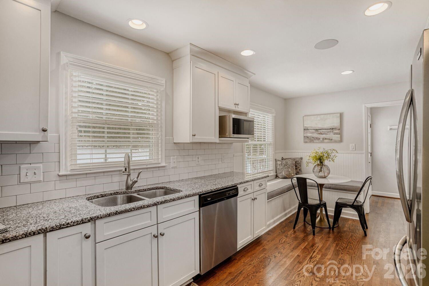 2712 Creekbed Lane