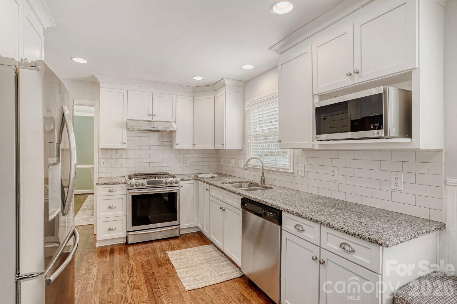 2712 Creekbed Lane