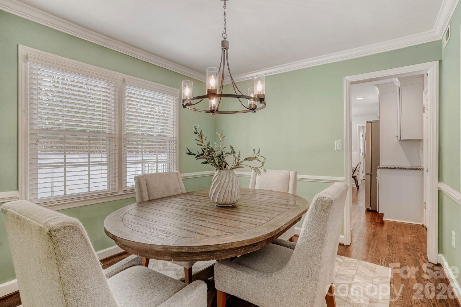 2712 Creekbed Lane