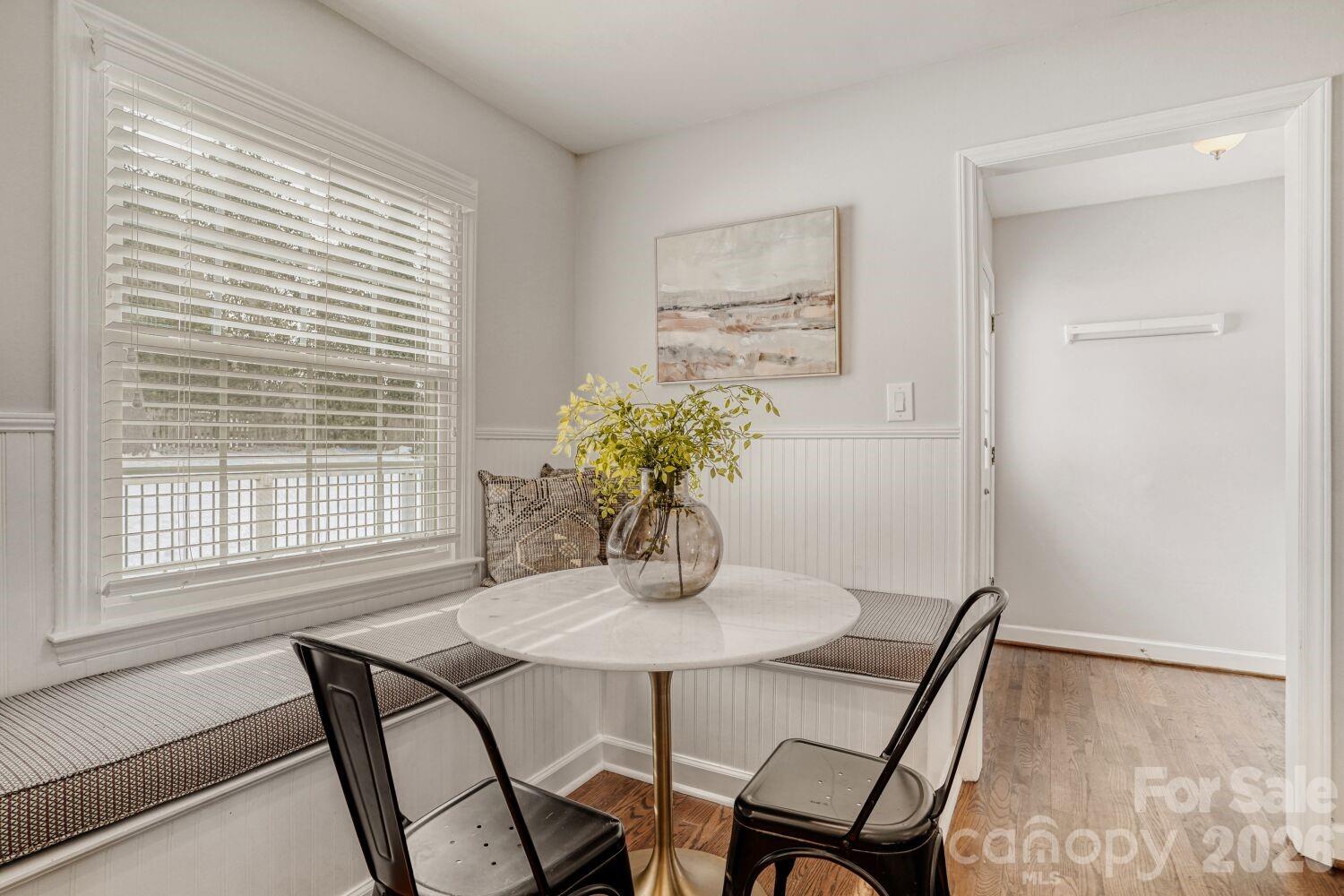 2712 Creekbed Lane