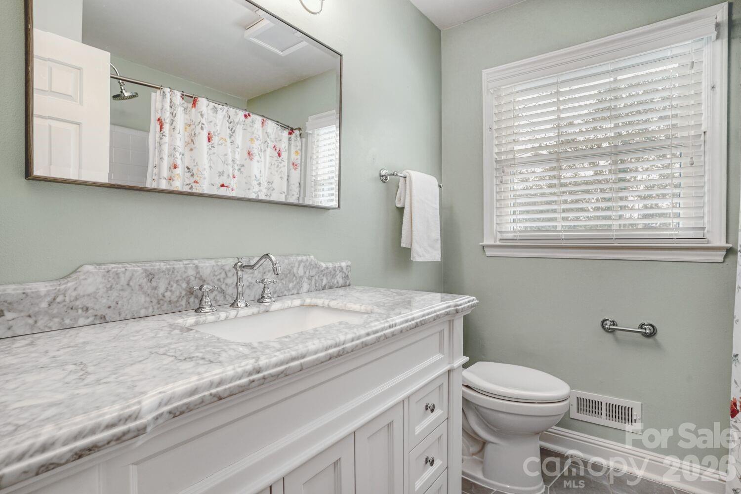 2712 Creekbed Lane