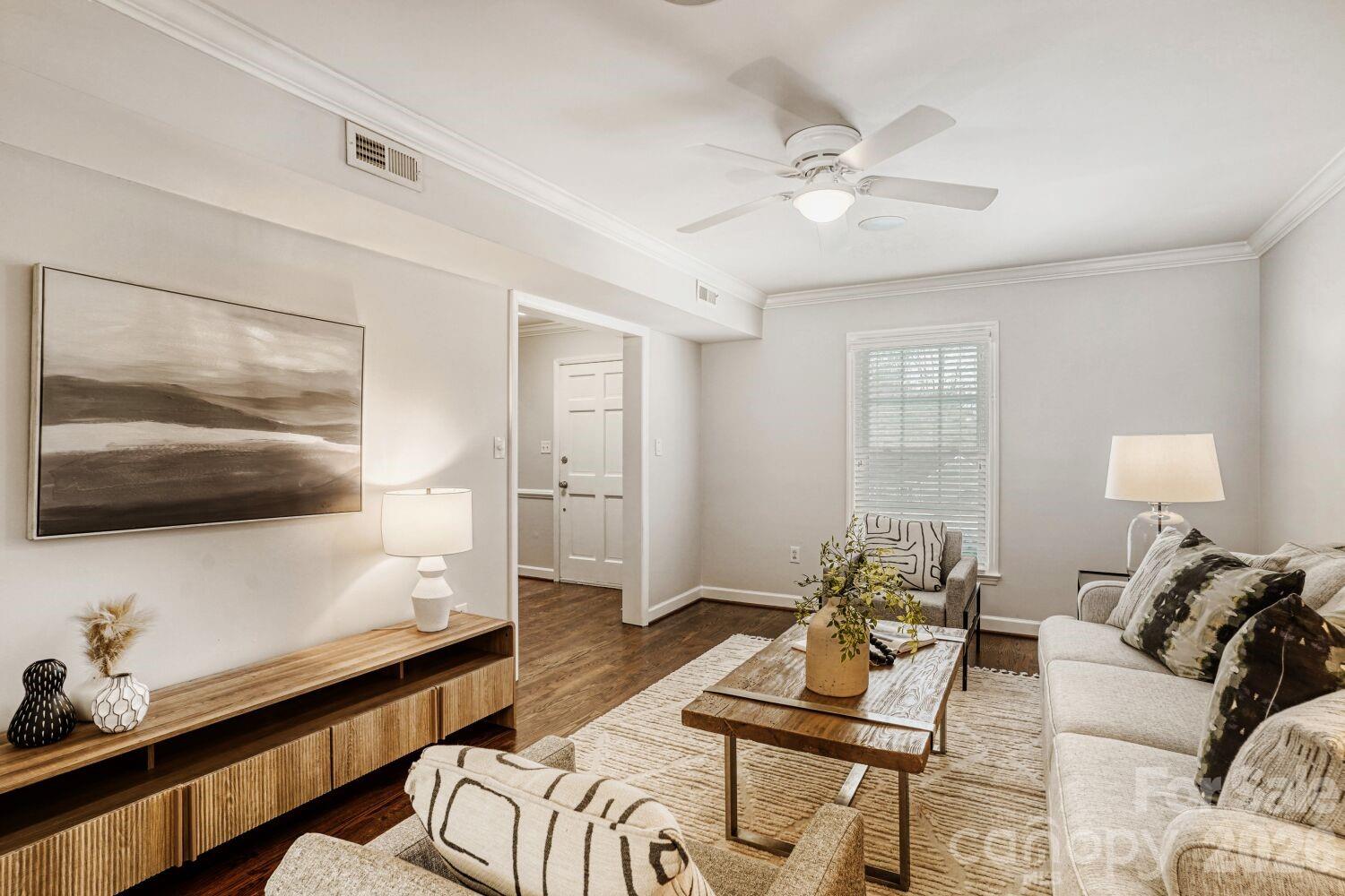 2712 Creekbed Lane