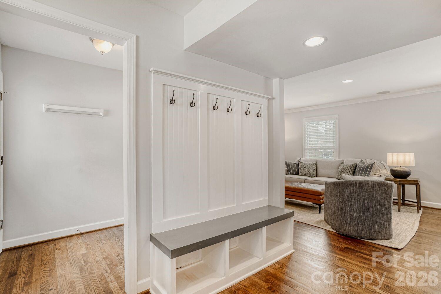 2712 Creekbed Lane