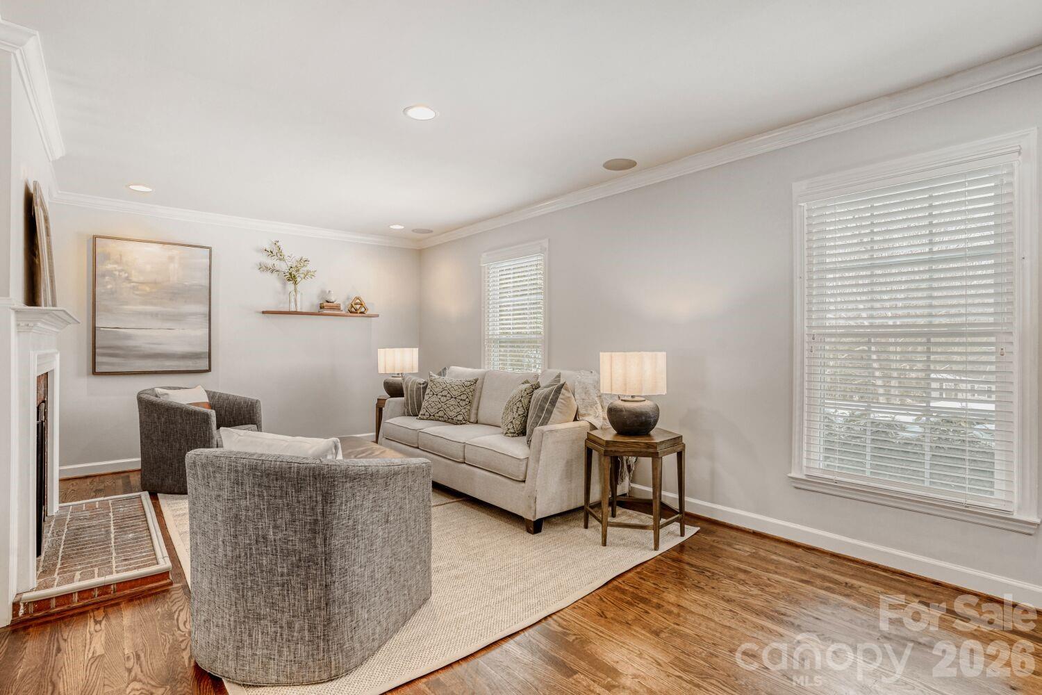 2712 Creekbed Lane