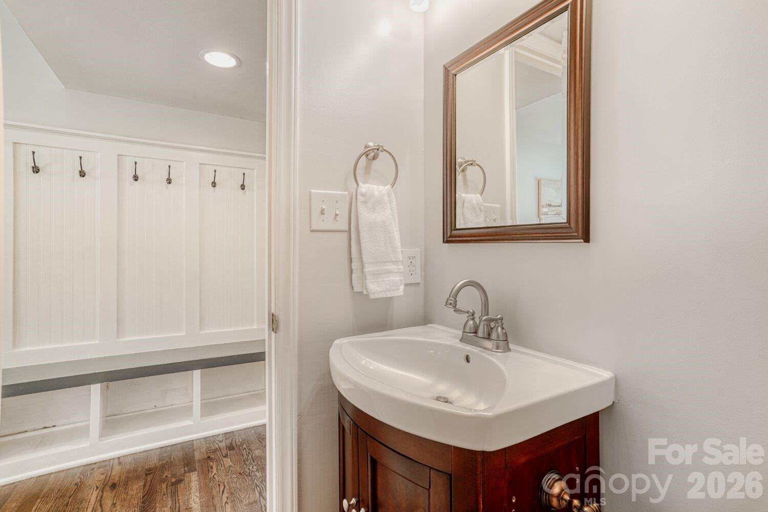 2712 Creekbed Lane