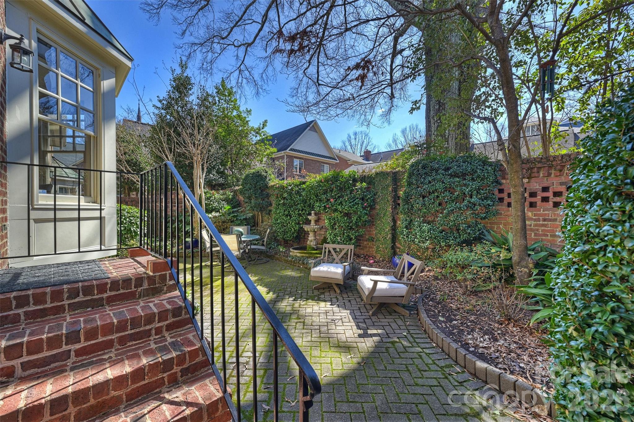 1244 Dilworth Crescent Row