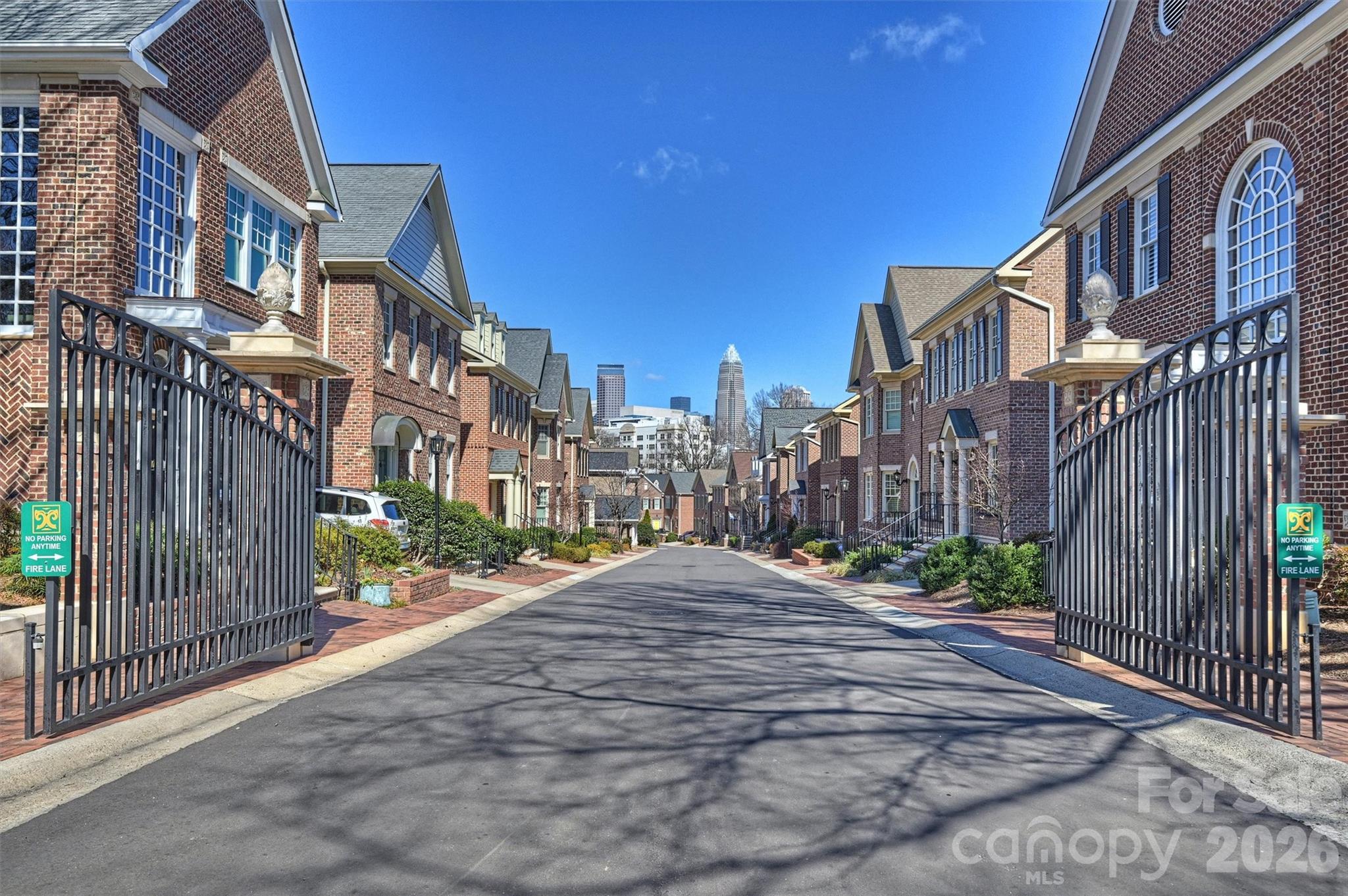 1244 Dilworth Crescent Row