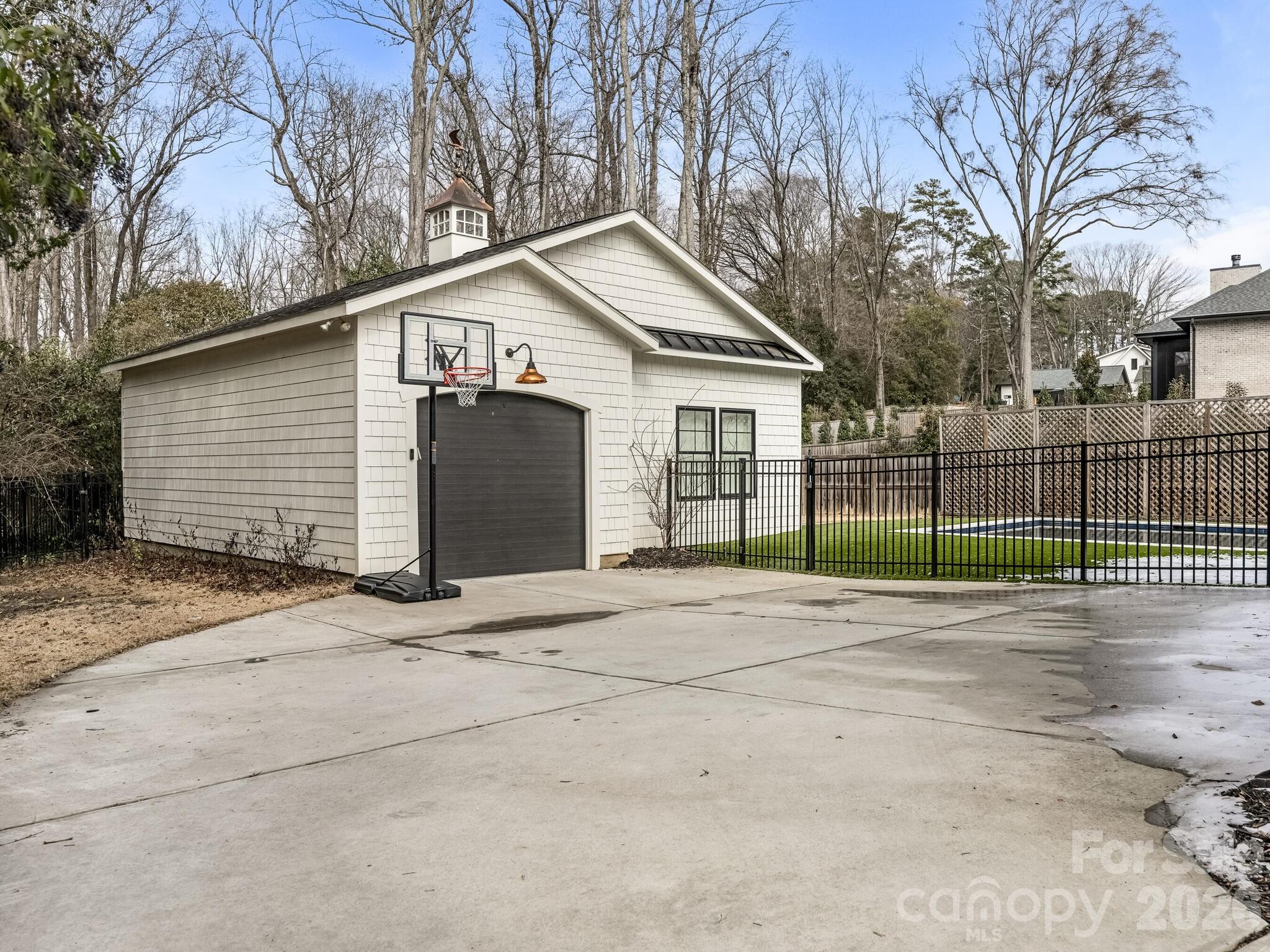 313 Wonderwood Drive