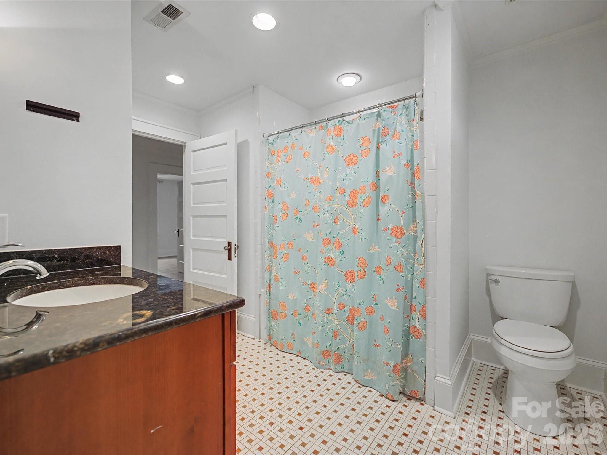 215 Circle Avenue