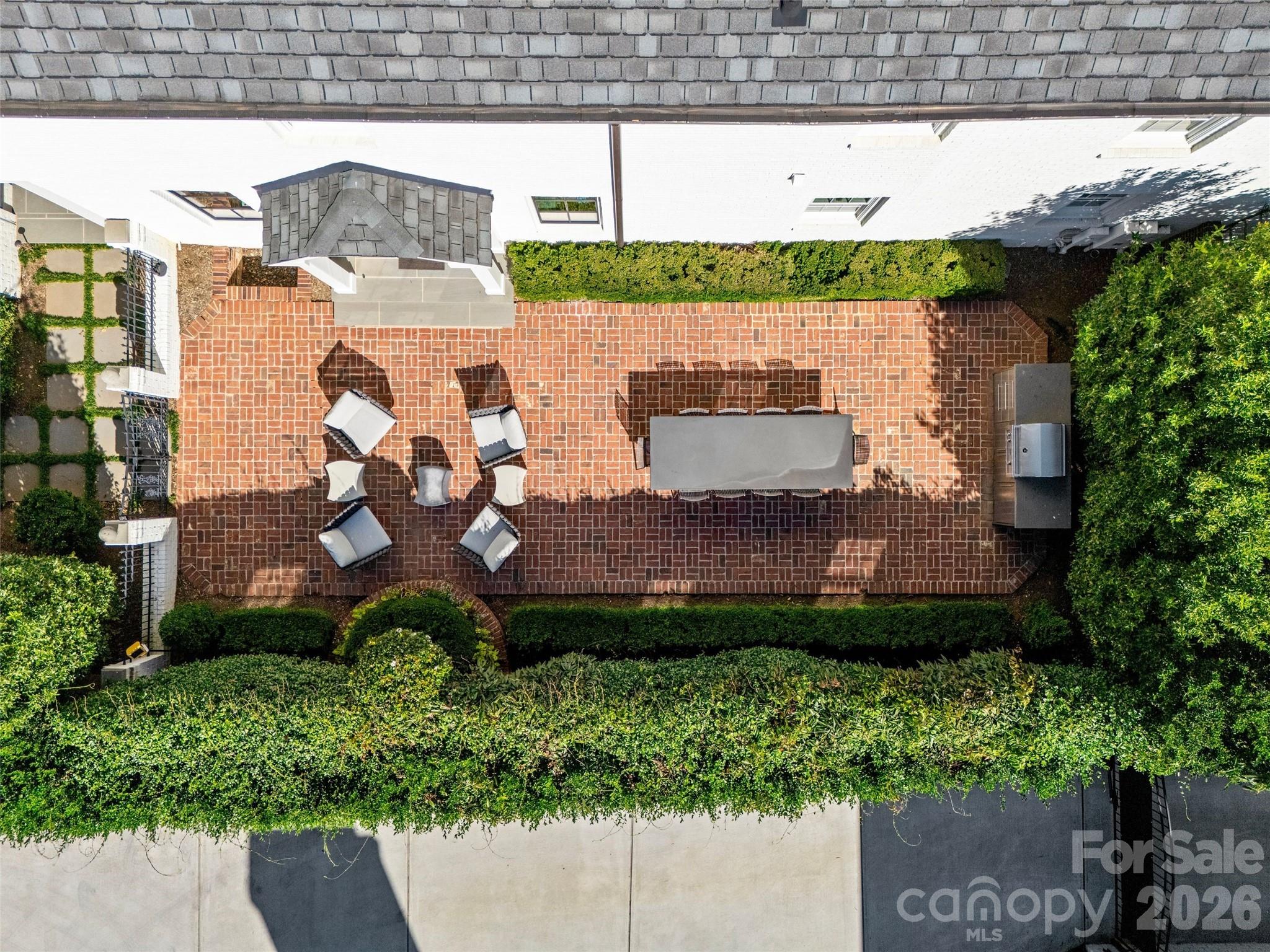 1438 Queens Road W