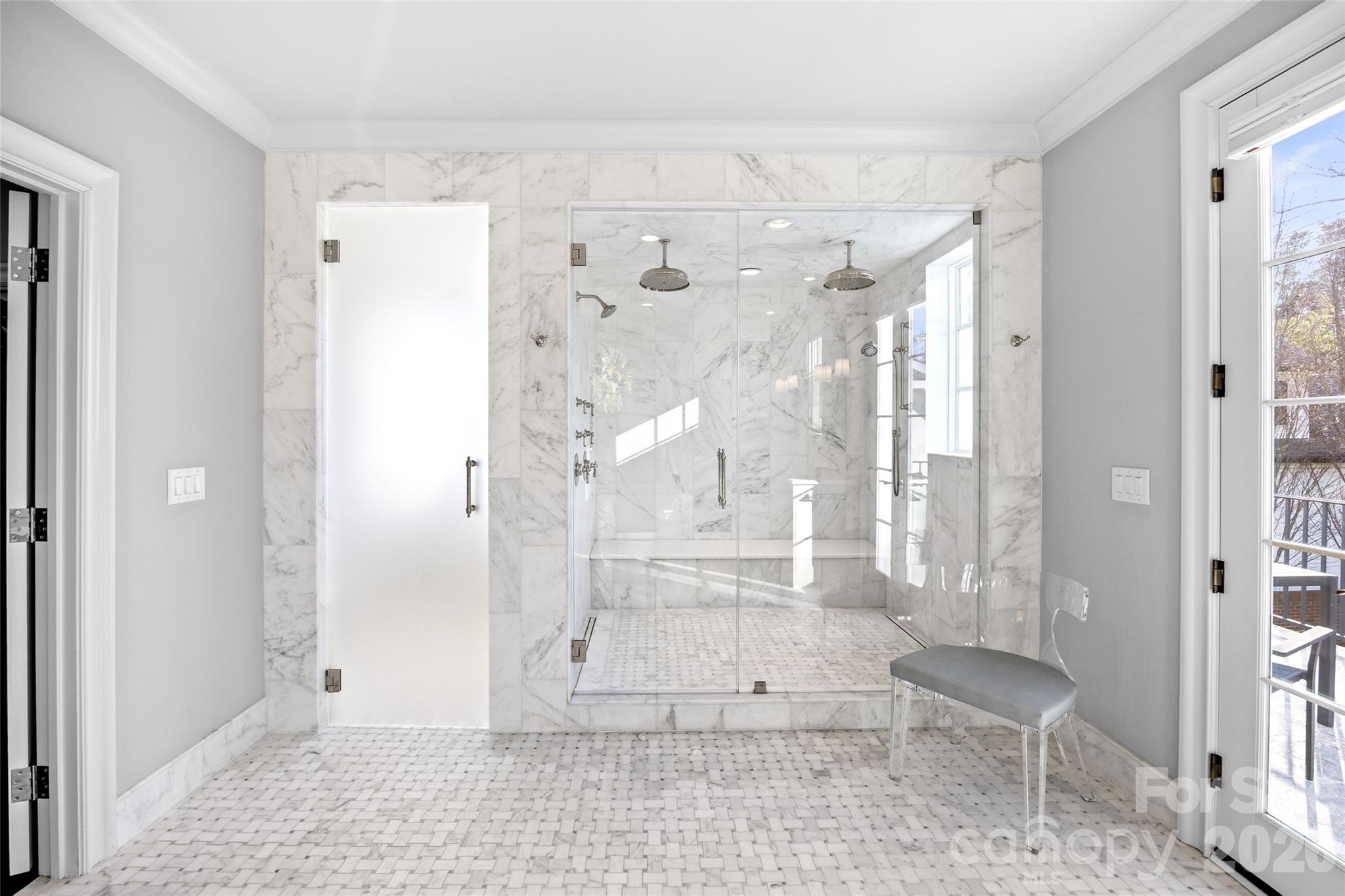 1438 Queens Road W