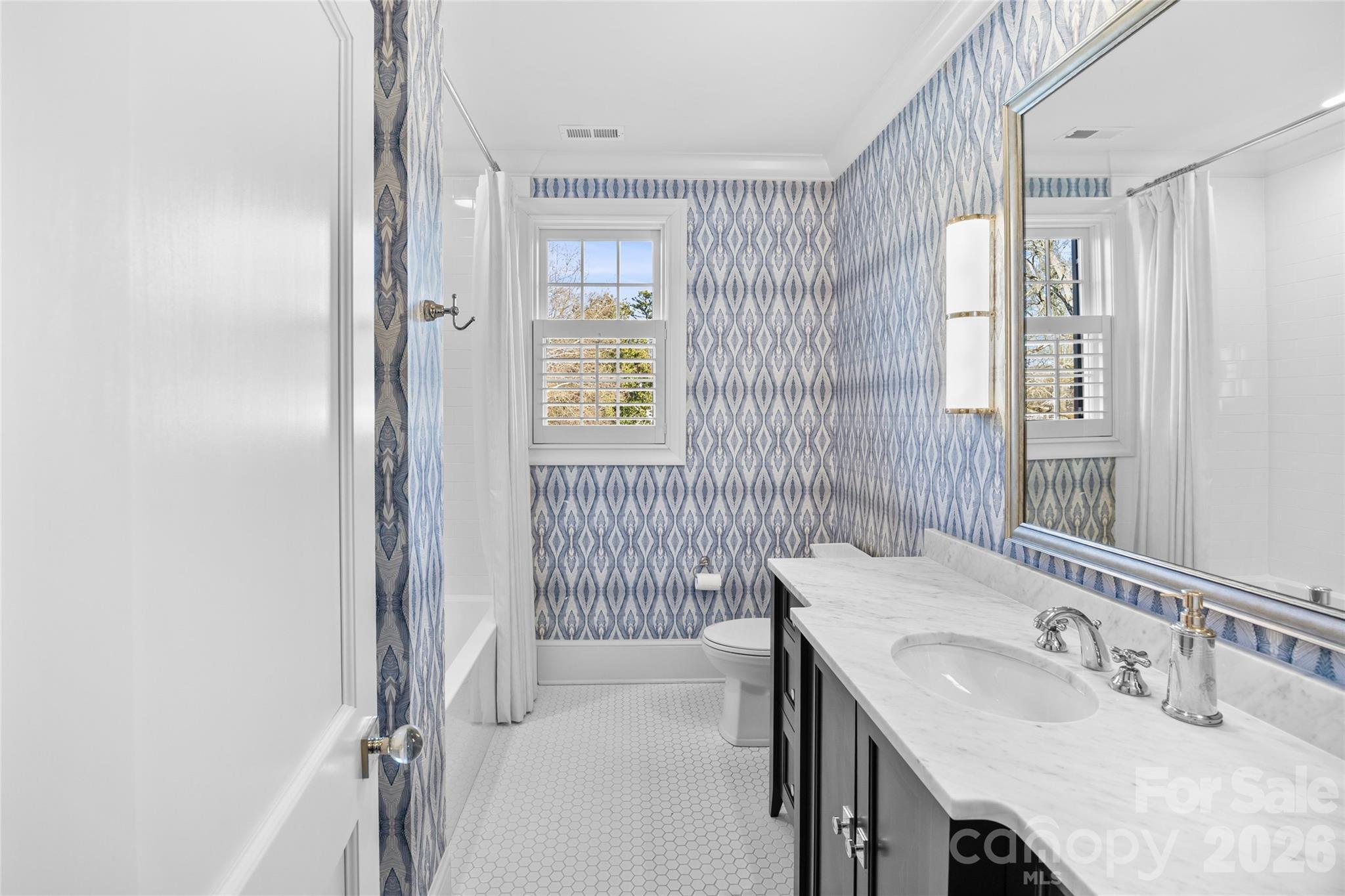 1438 Queens Road W