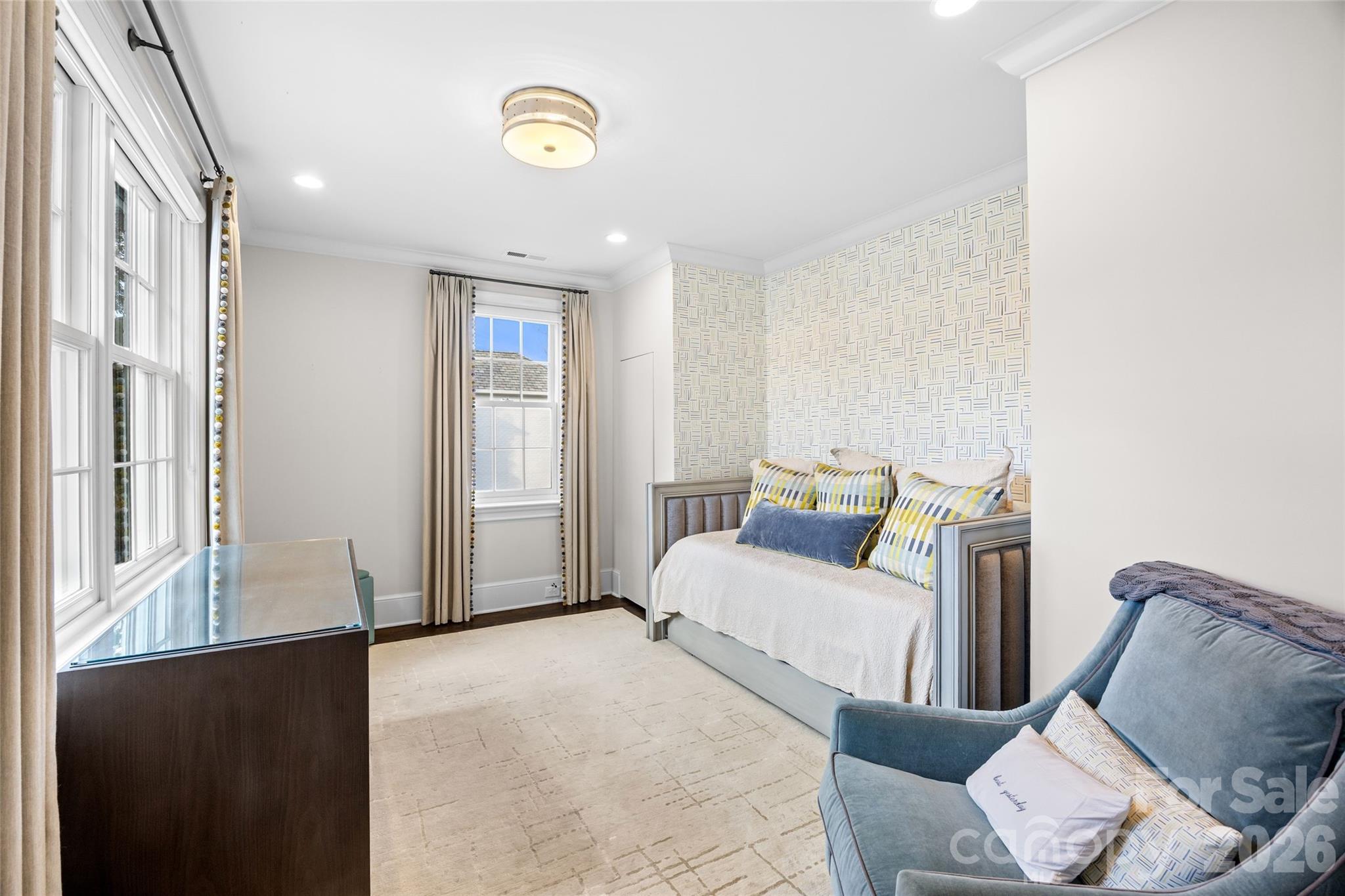 1438 Queens Road W