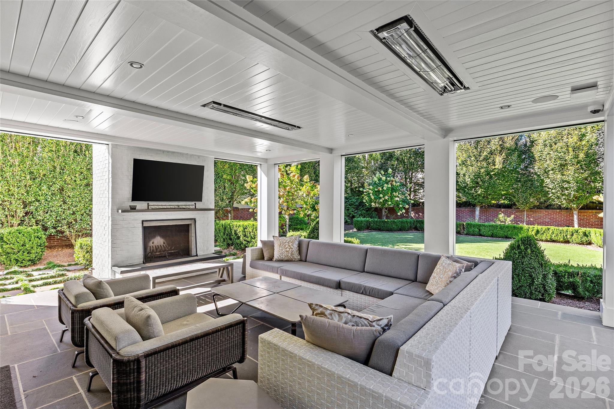 1438 Queens Road W