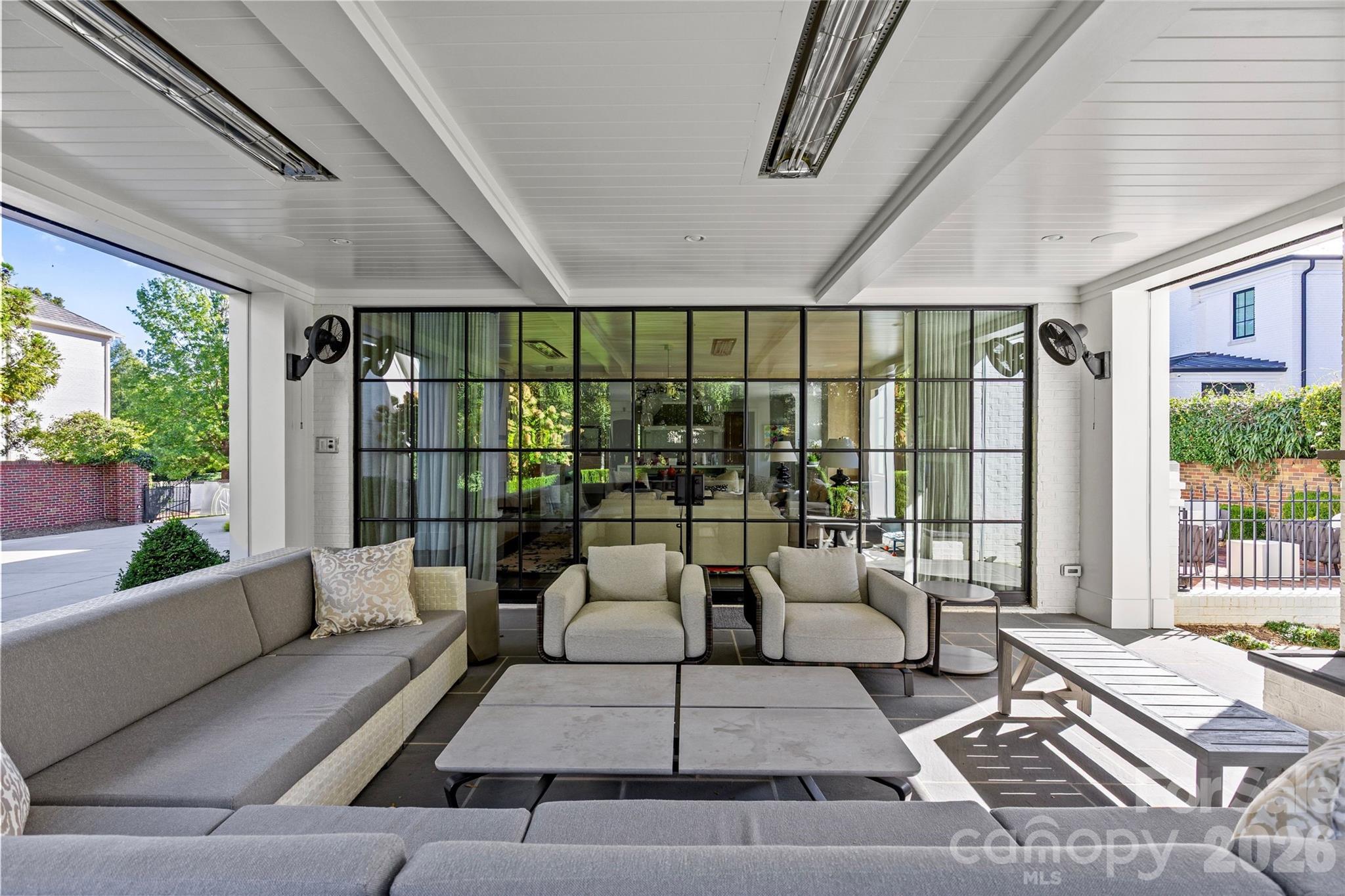 1438 Queens Road W