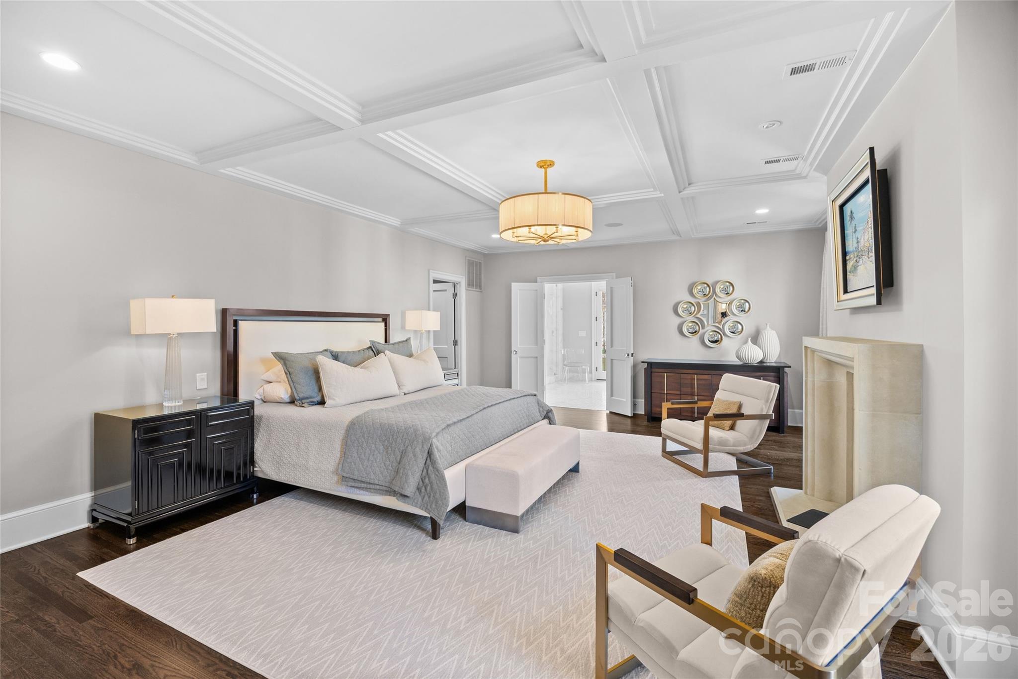 1438 Queens Road W