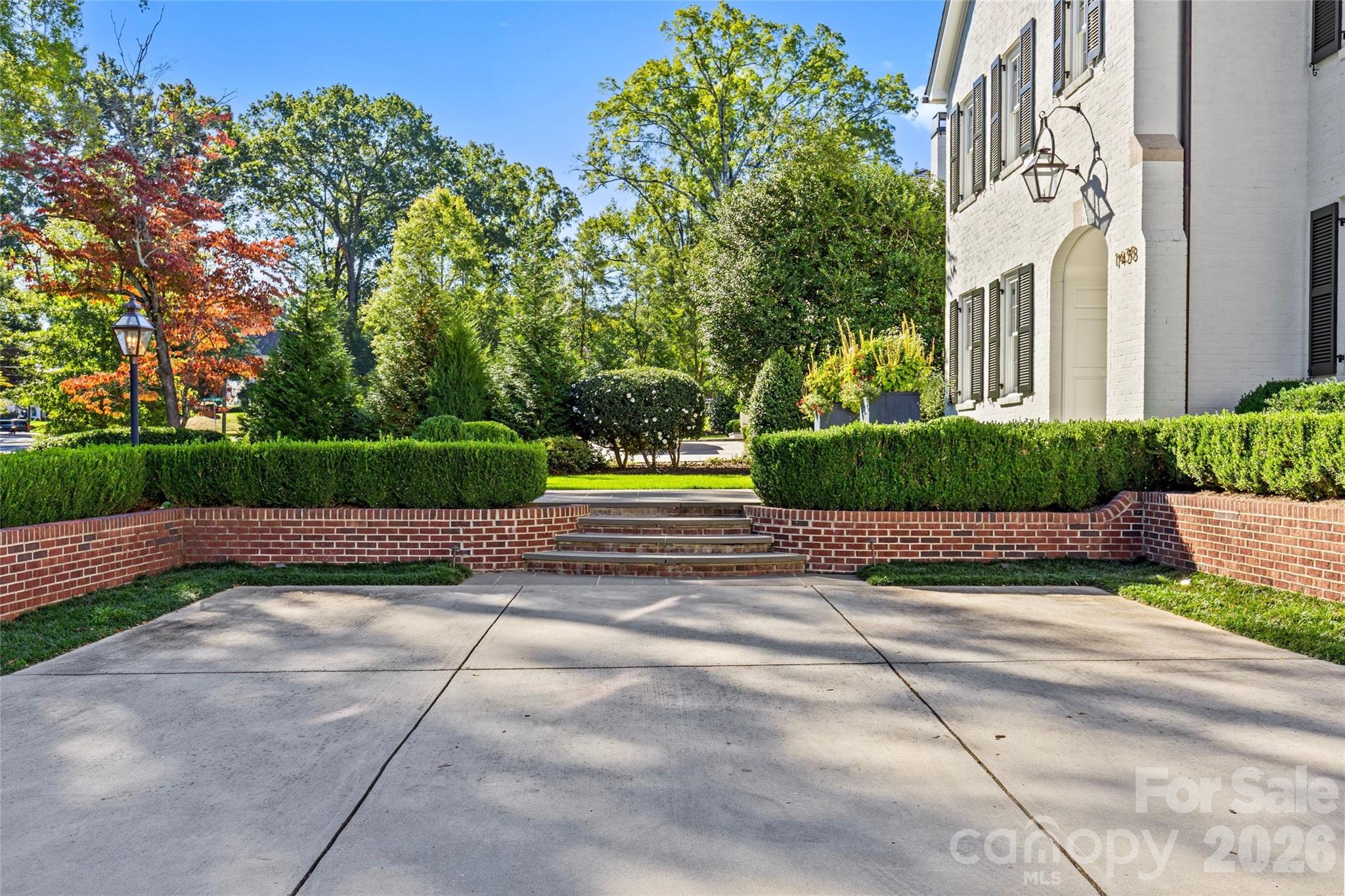 1438 Queens Road W