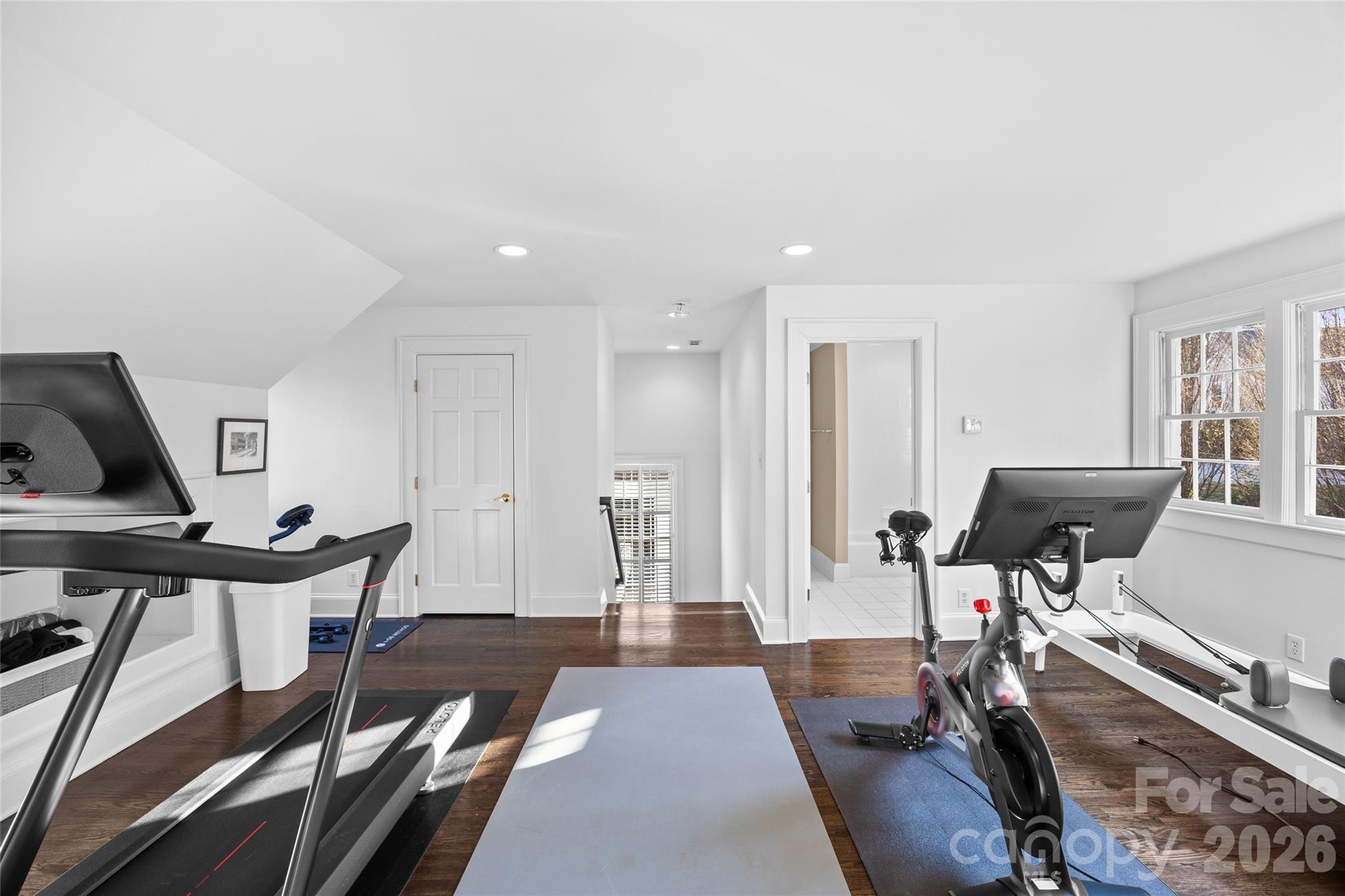 1438 Queens Road W