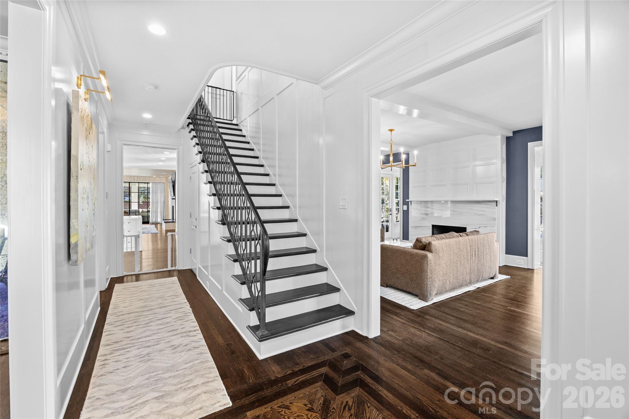 1438 Queens Road W