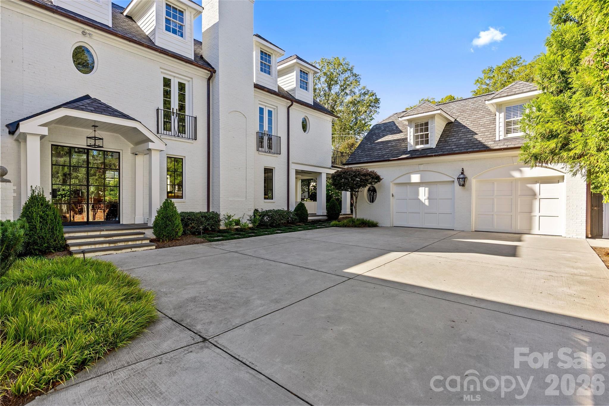 1438 Queens Road W