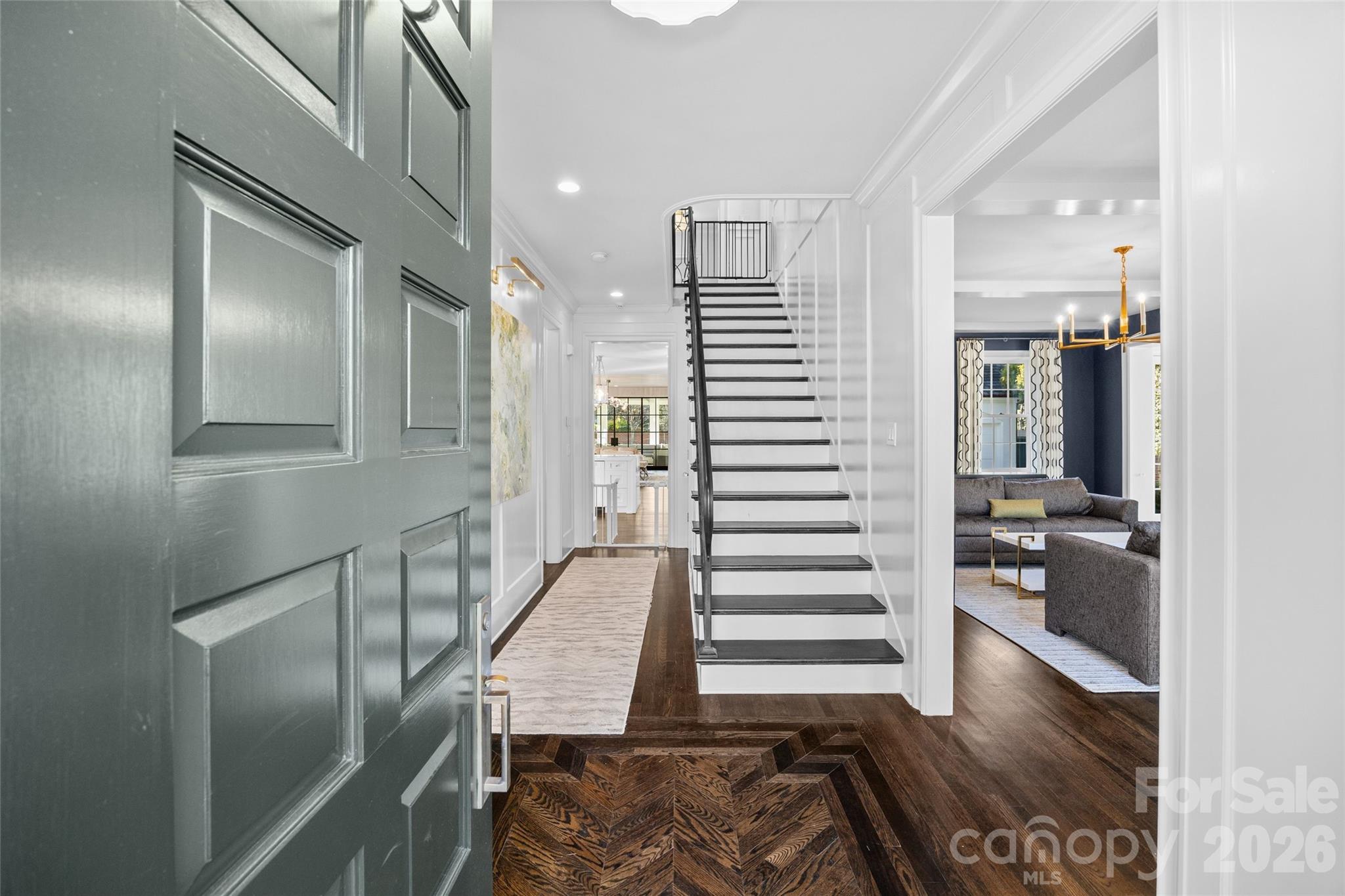 1438 Queens Road W